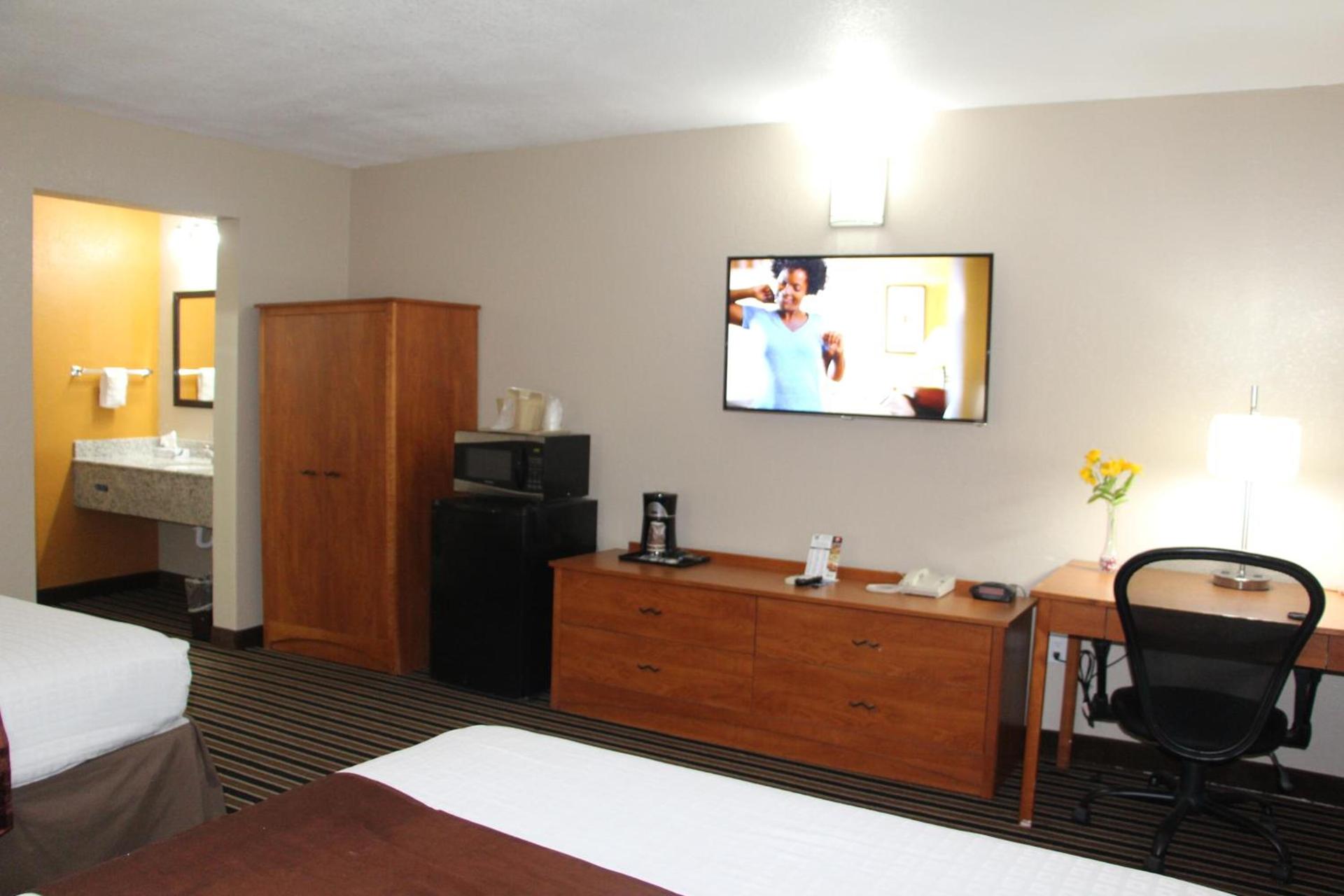 Westbridge Inn & Suites photo 47