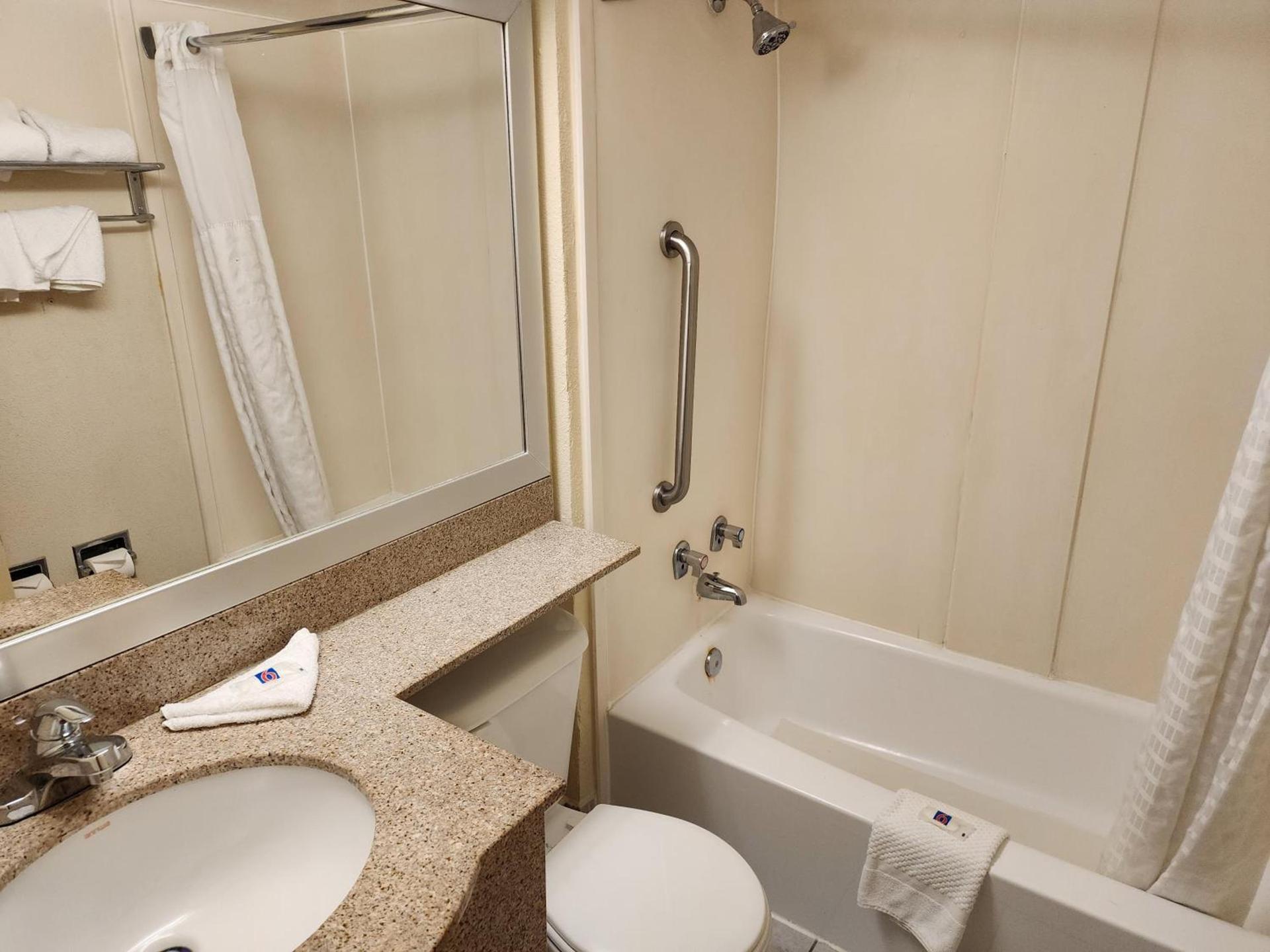 Suites Catonsville MD Baltimore West photo 6