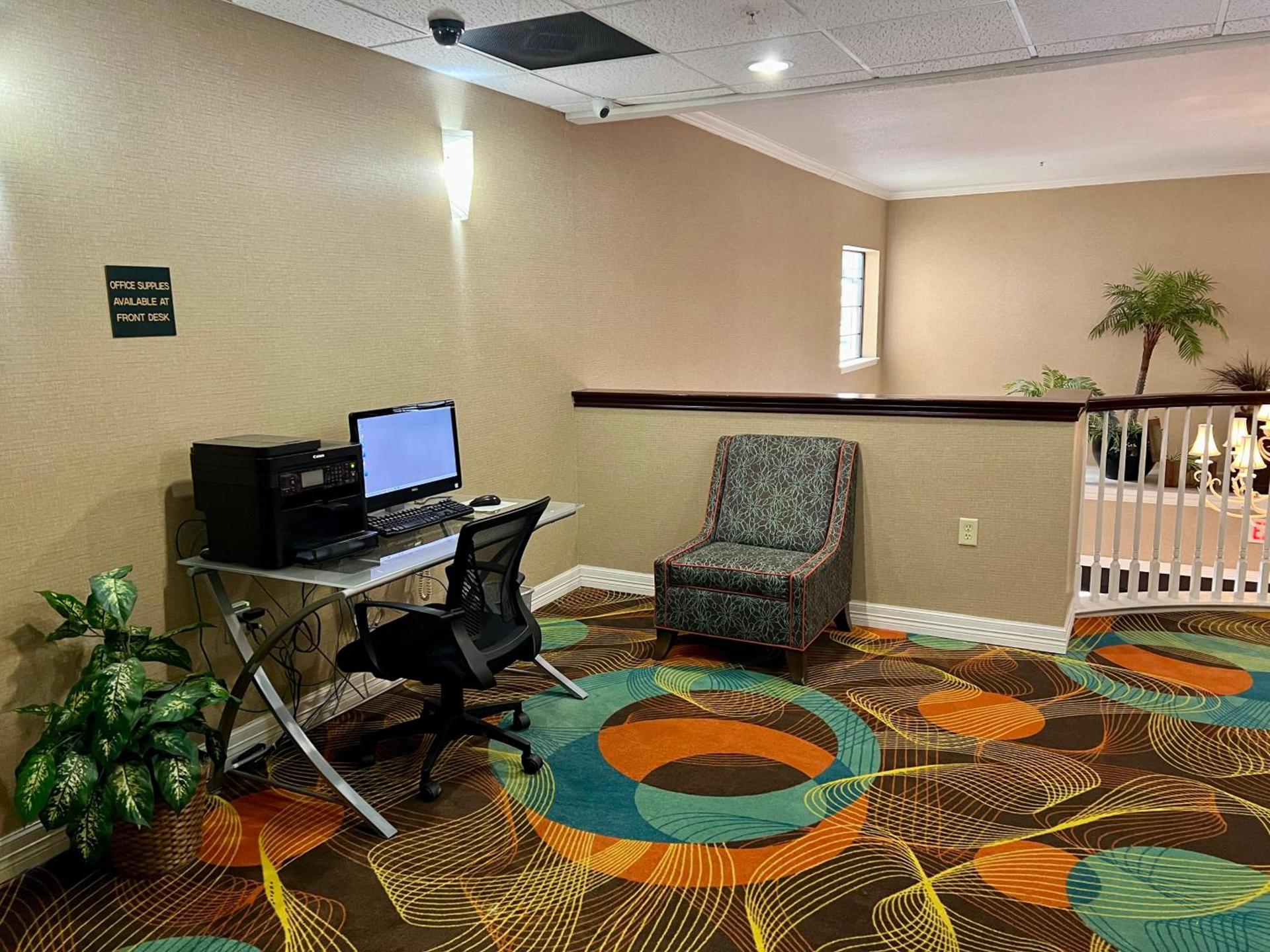Quality Inn & Suites Near University photo 28