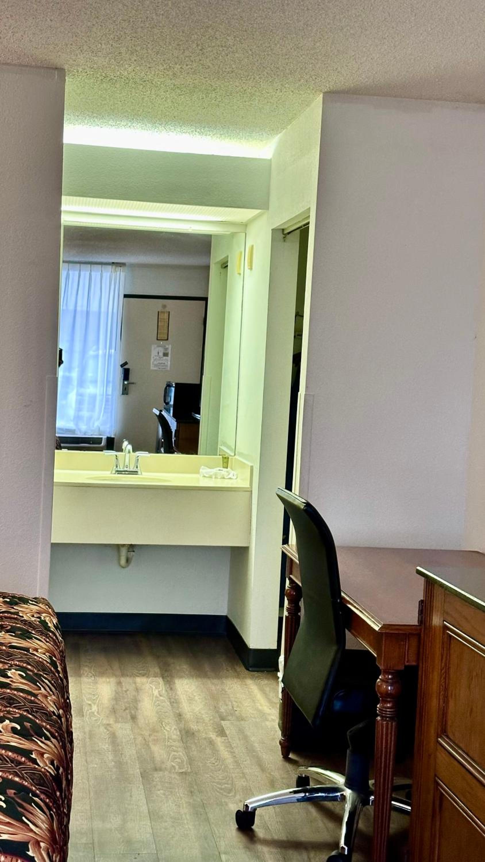 Executive Inn photo 8