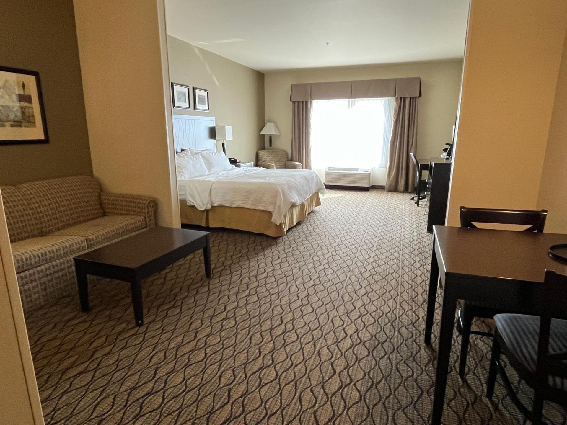 Holiday Inn Express & Suites Deming Mimbres Valley by IHG photo 3