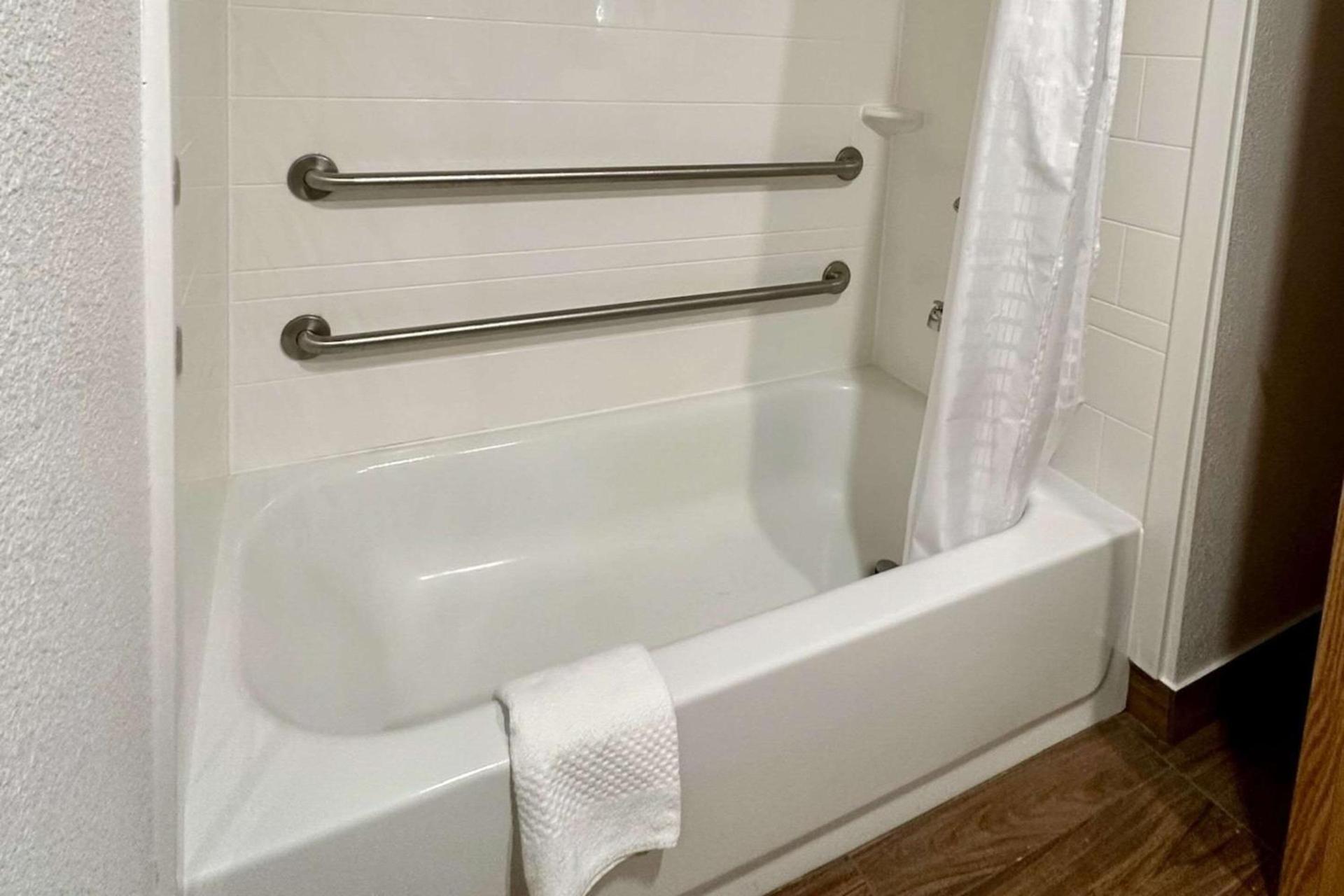 Quality Inn & Suites Albany Airport photo 7