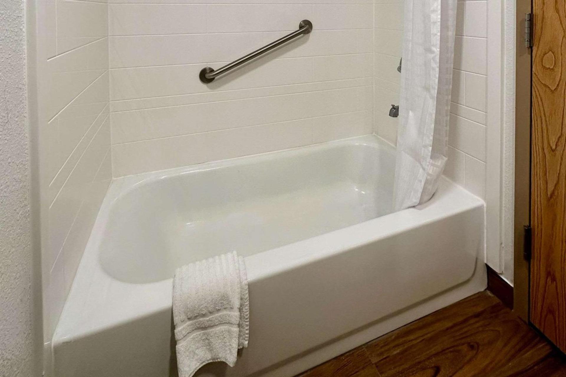 Quality Inn & Suites Albany Airport photo 8