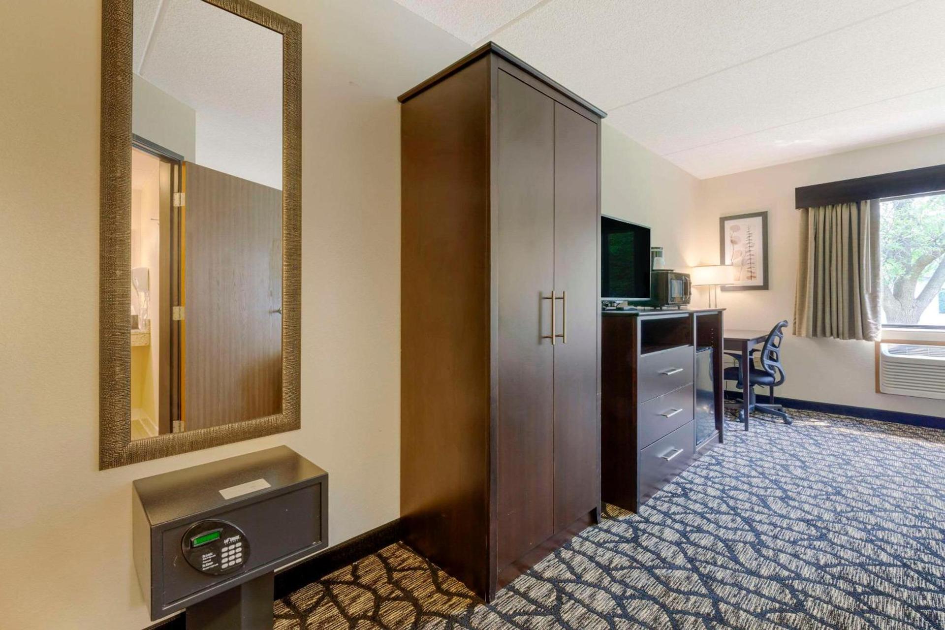Quality Inn Oshkosh Aviation Park photo 15