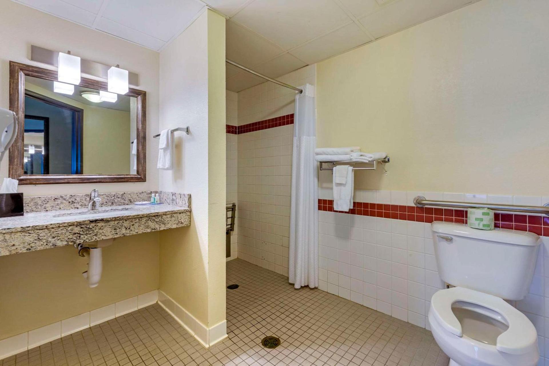 Quality Inn Oshkosh Aviation Park photo 16