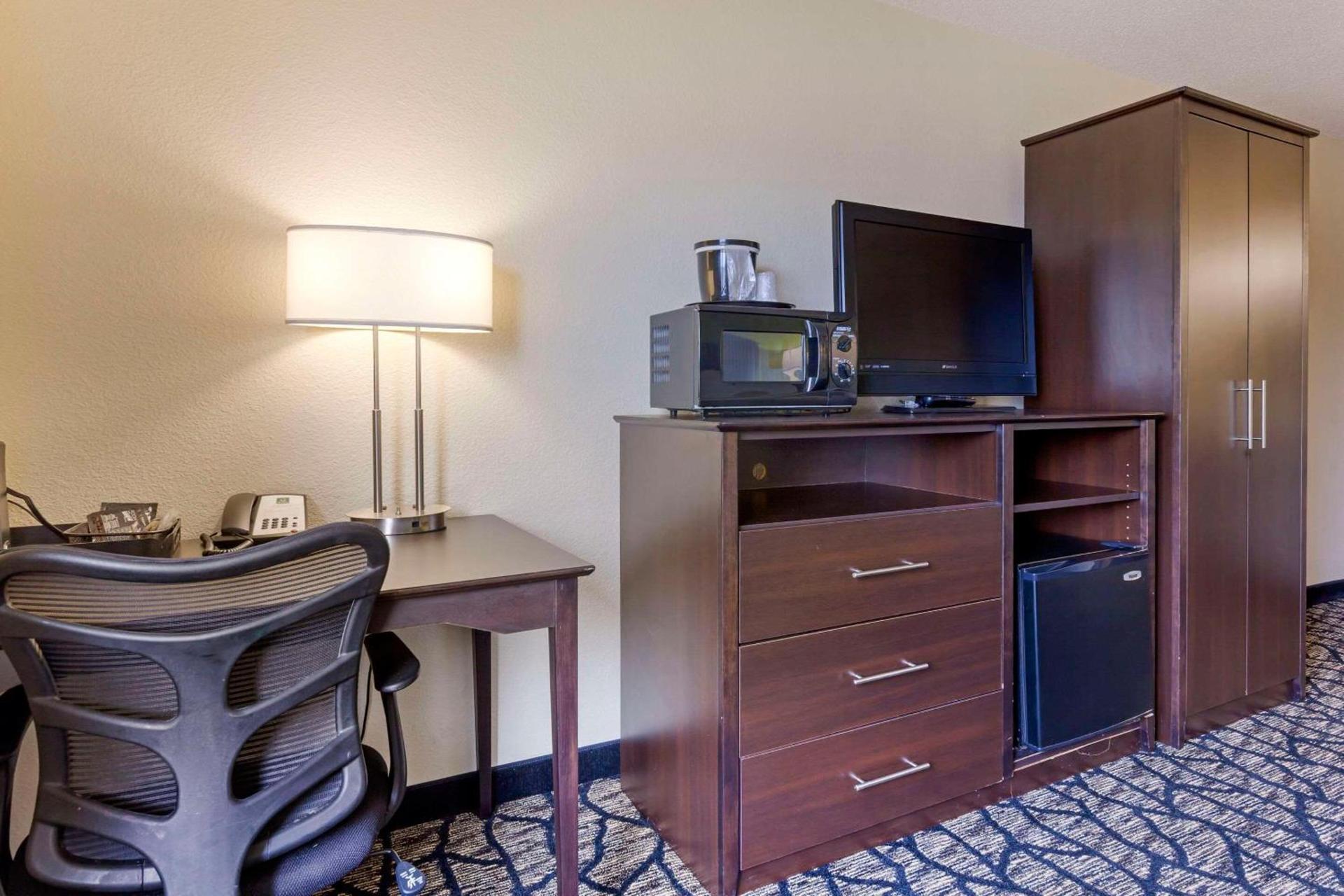 Quality Inn Oshkosh Aviation Park photo 2
