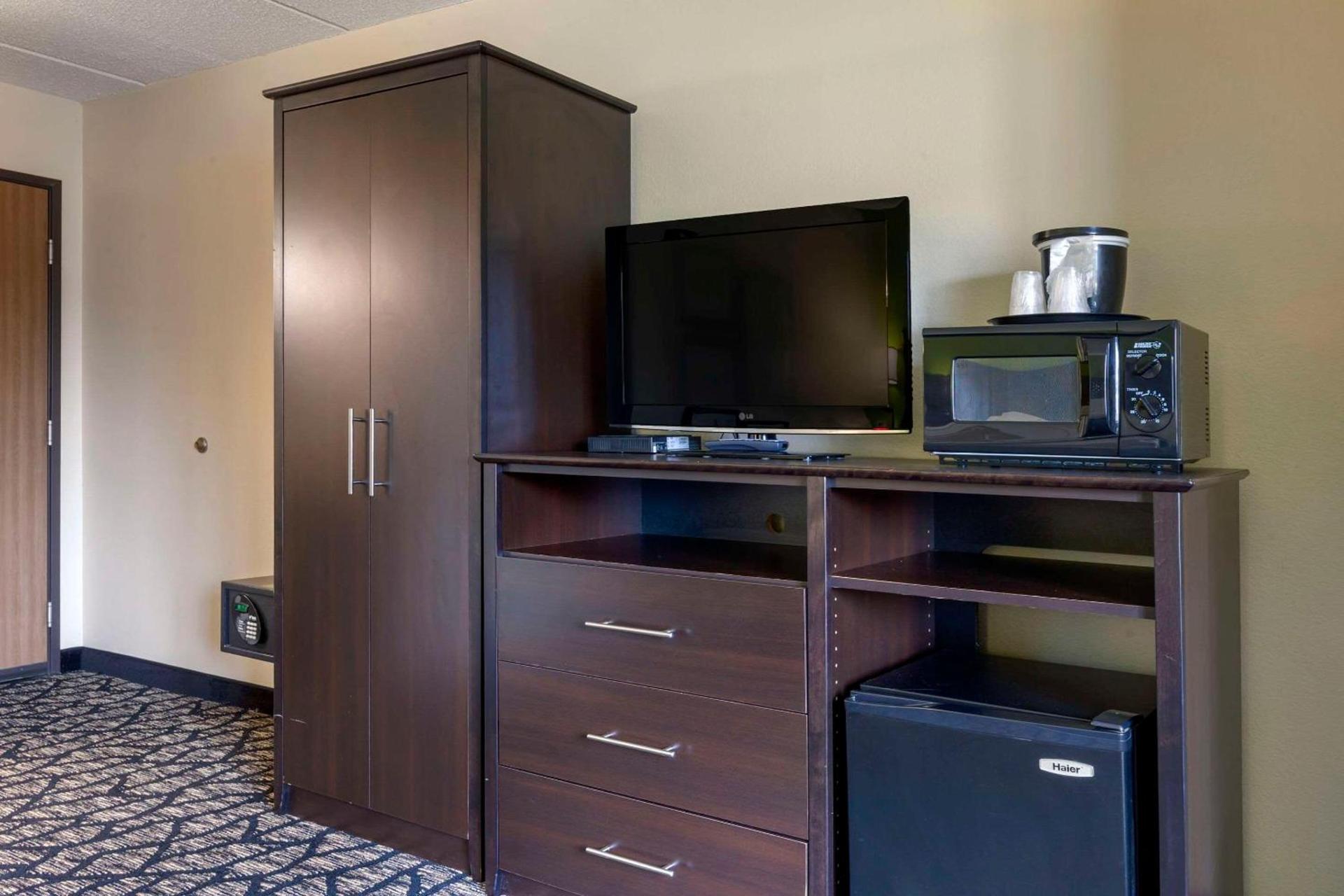 Quality Inn Oshkosh Aviation Park photo 32