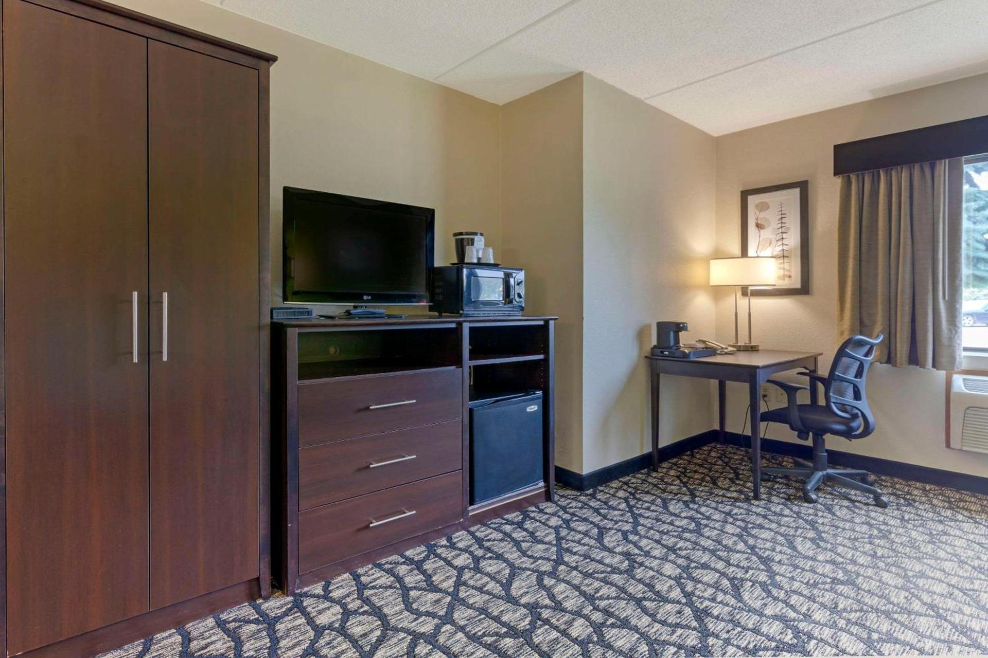 Quality Inn Oshkosh Aviation Park photo 33