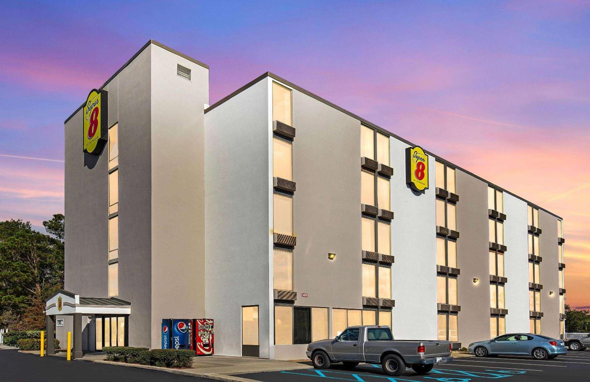 Super 8 by Wyndham Myrtle Beach/Market Common Area photo 3
