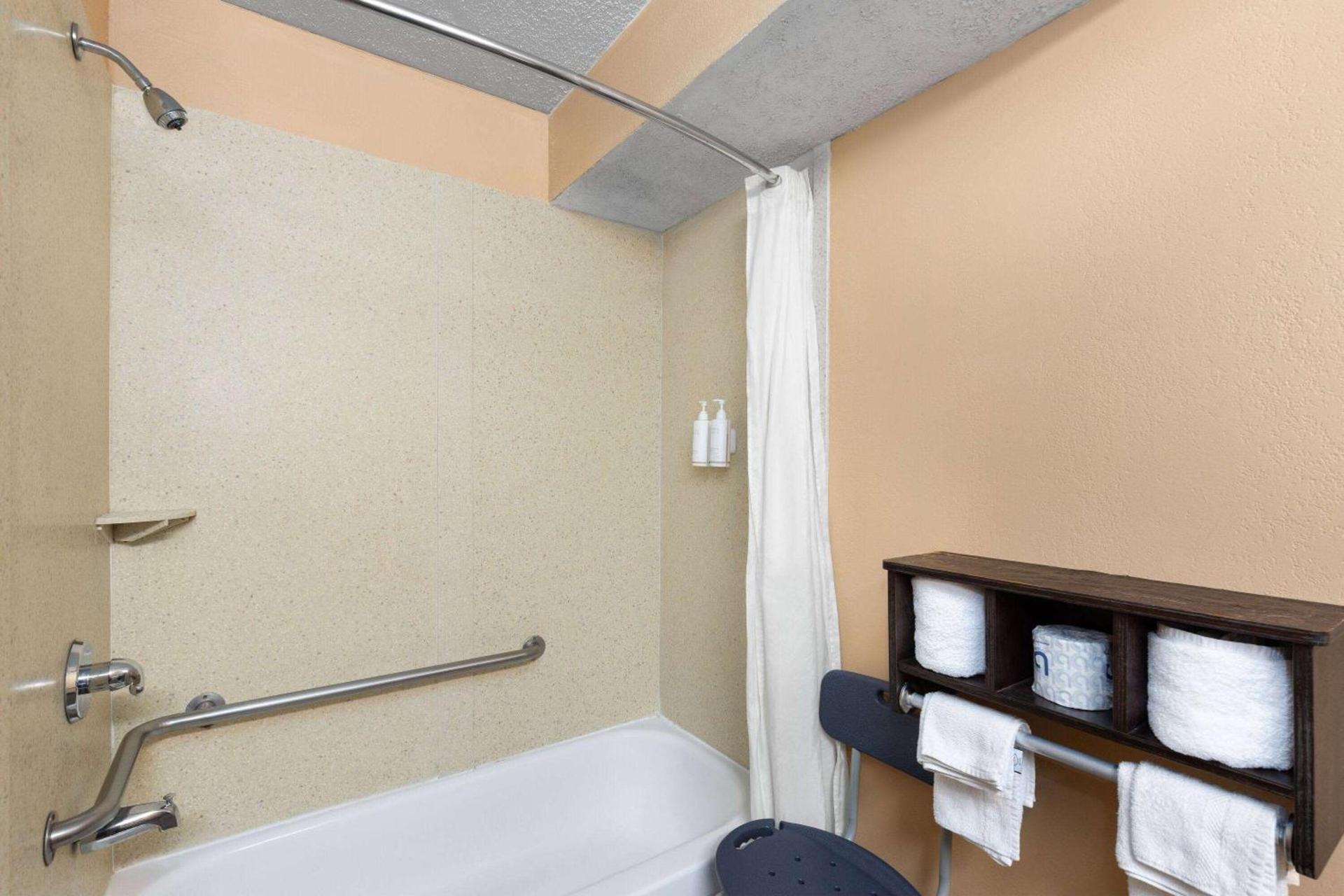 Super 8 by Wyndham Myrtle Beach/Market Common Area photo 15