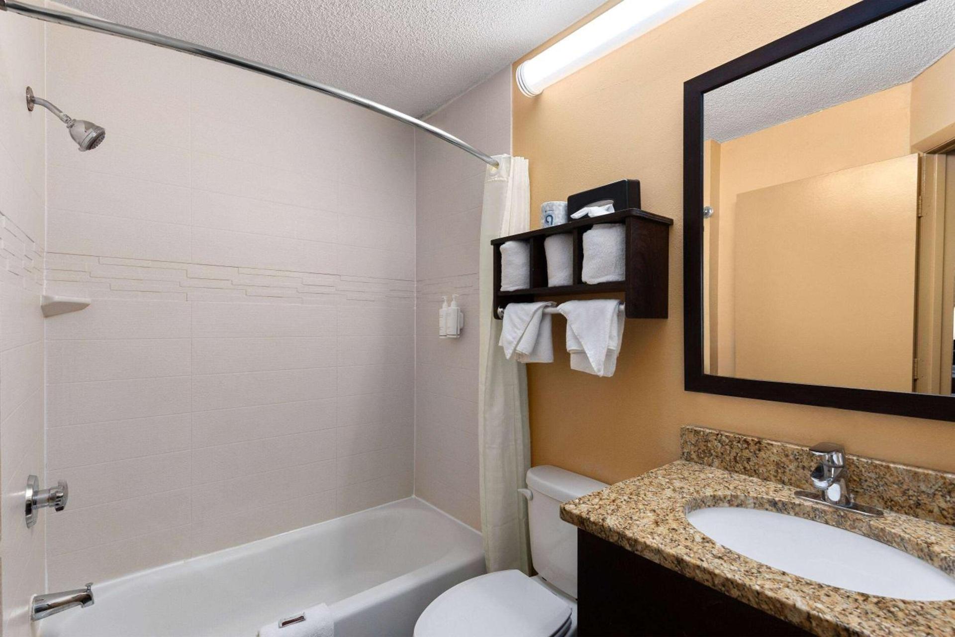 Super 8 by Wyndham Myrtle Beach/Market Common Area photo 14