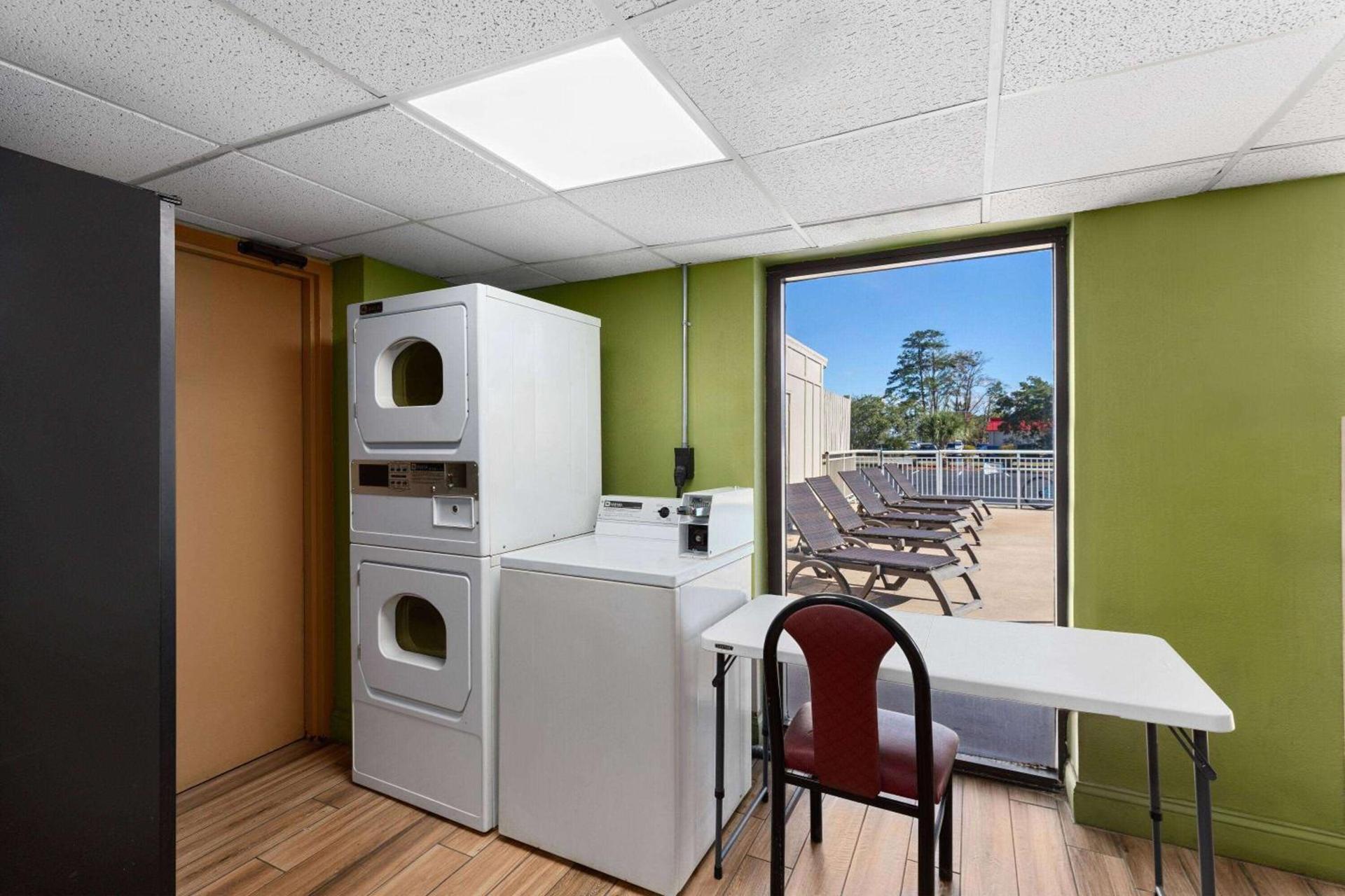 Super 8 by Wyndham Myrtle Beach/Market Common Area photo 18