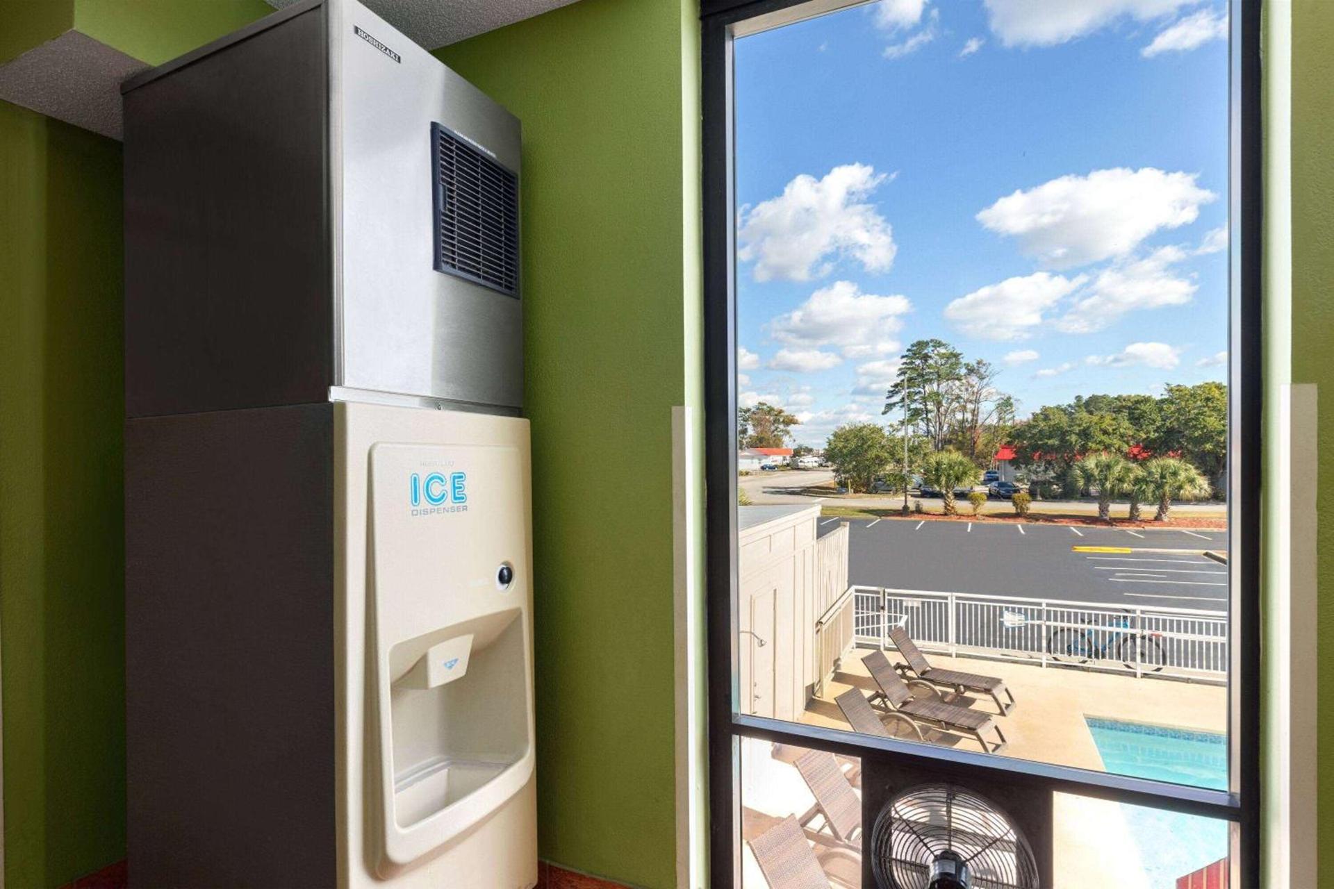 Super 8 by Wyndham Myrtle Beach/Market Common Area photo 19