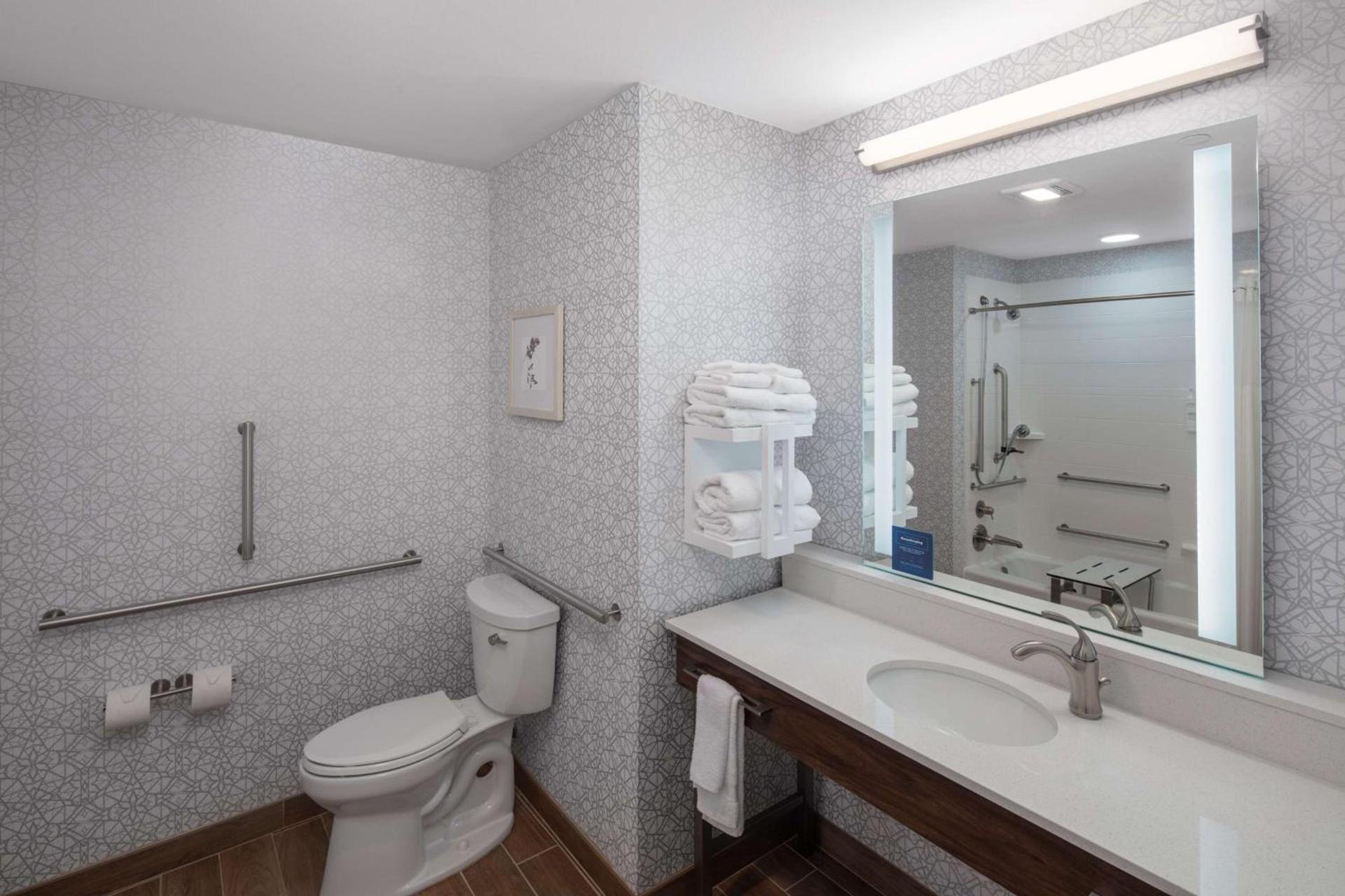 Hampton Inn Green Bay Stadium, Wi photo 17