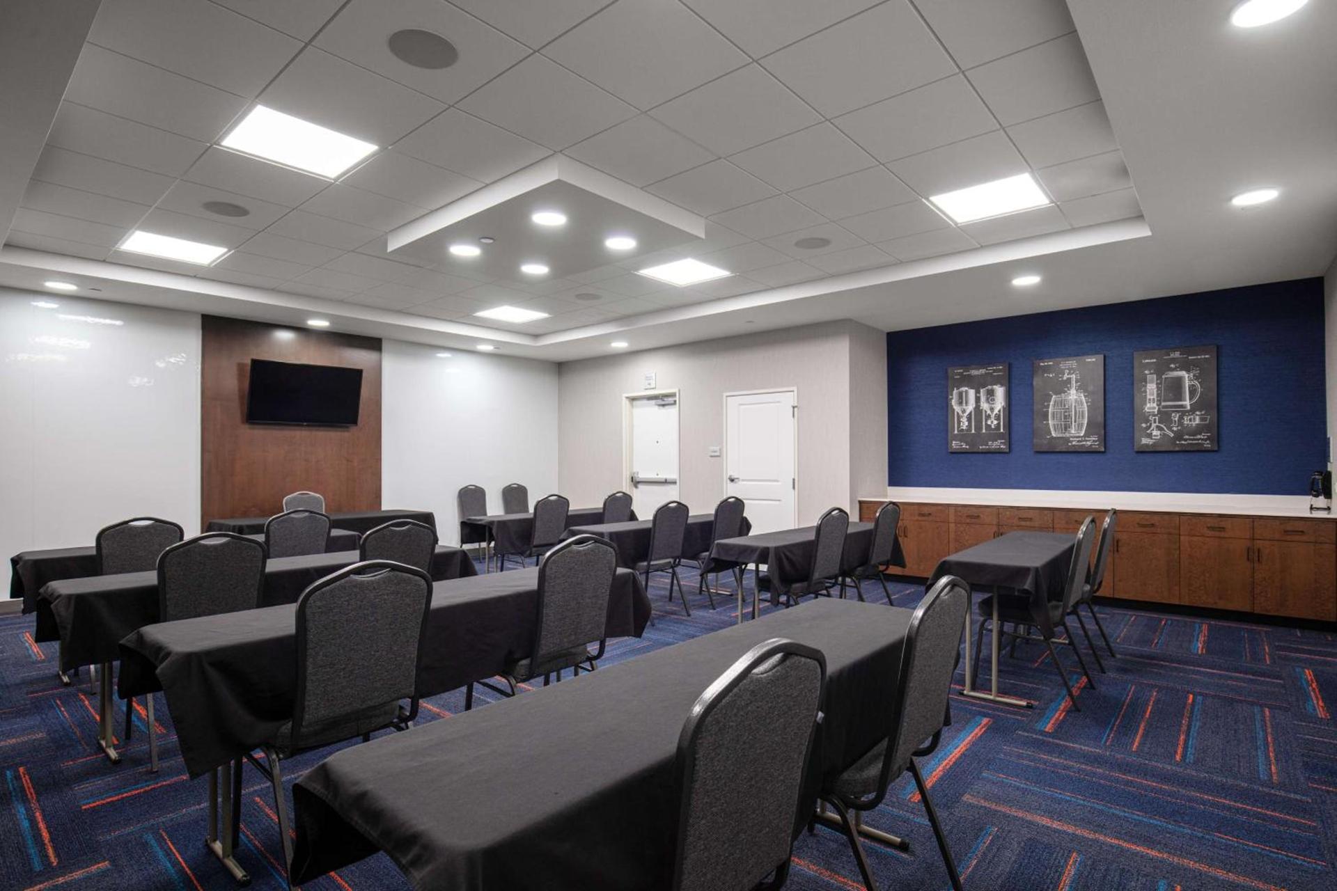 Hampton Inn Green Bay Stadium, Wi photo 29