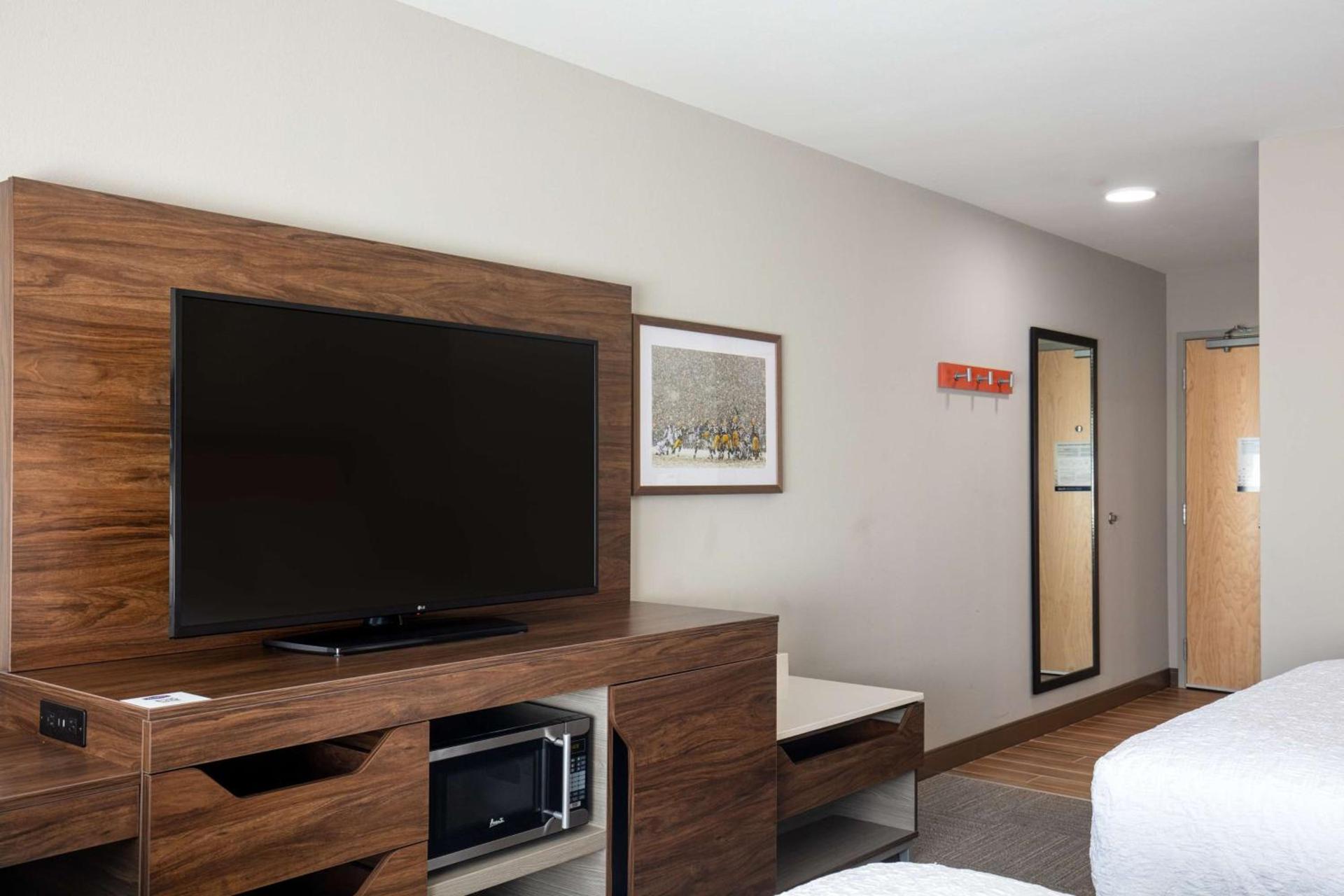 Hampton Inn Green Bay Stadium, Wi photo 31