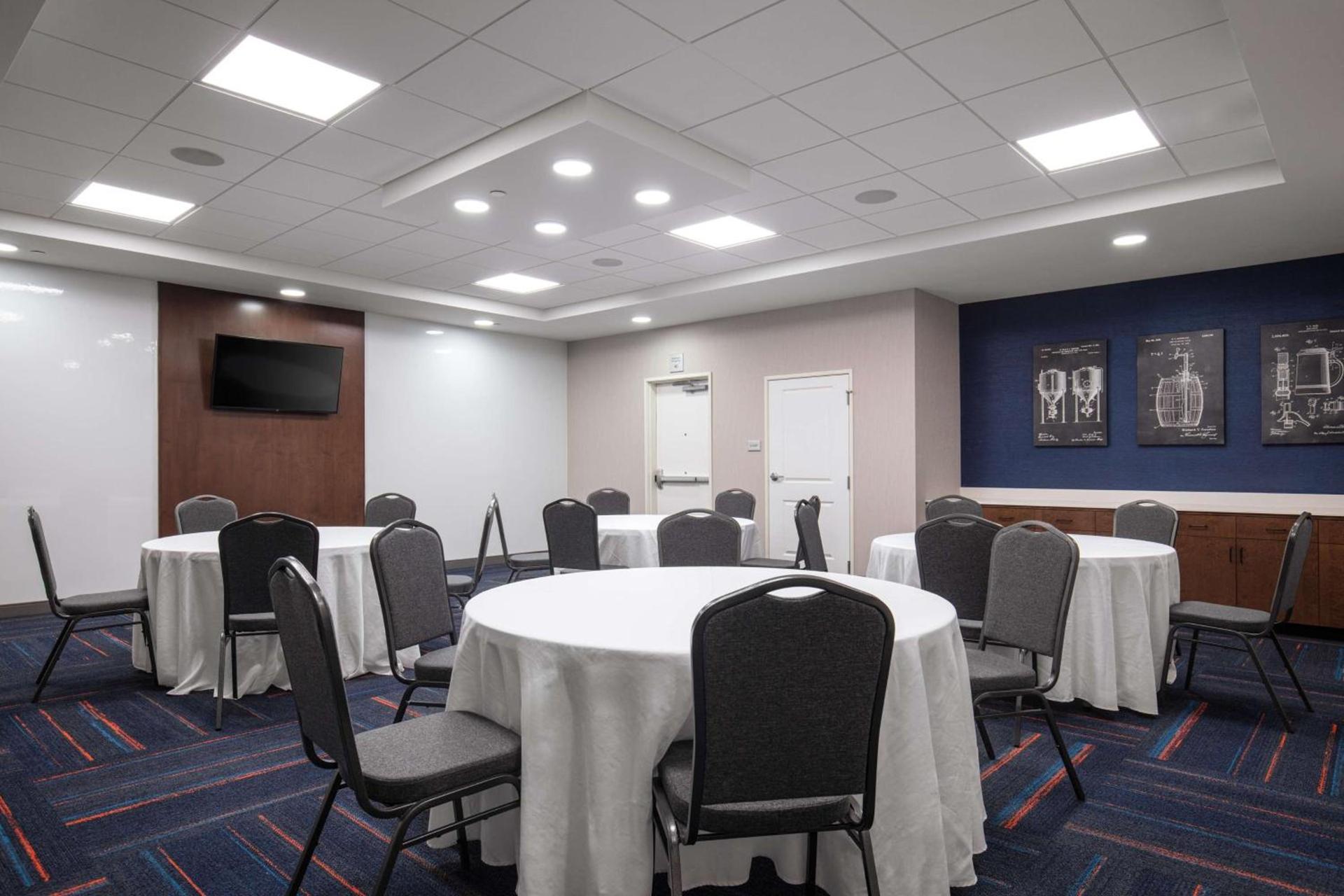 Hampton Inn Green Bay Stadium, Wi photo 30