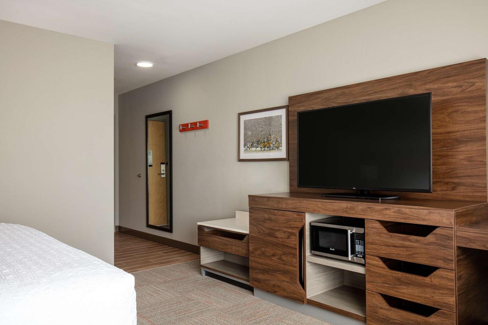 Hampton Inn Green Bay Stadium, Wi photo 34
