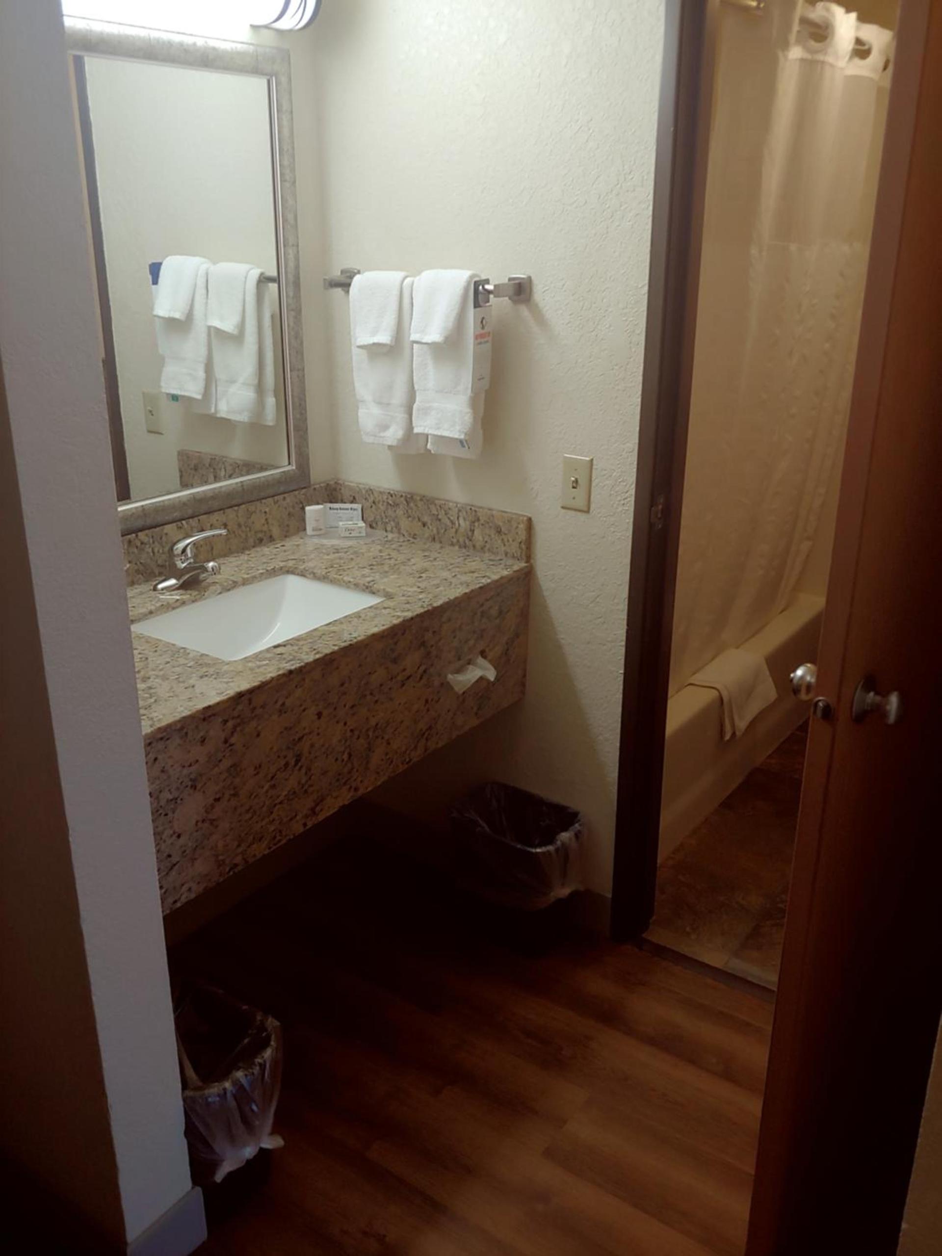 AmericInn by Wyndham Dickinson photo 5