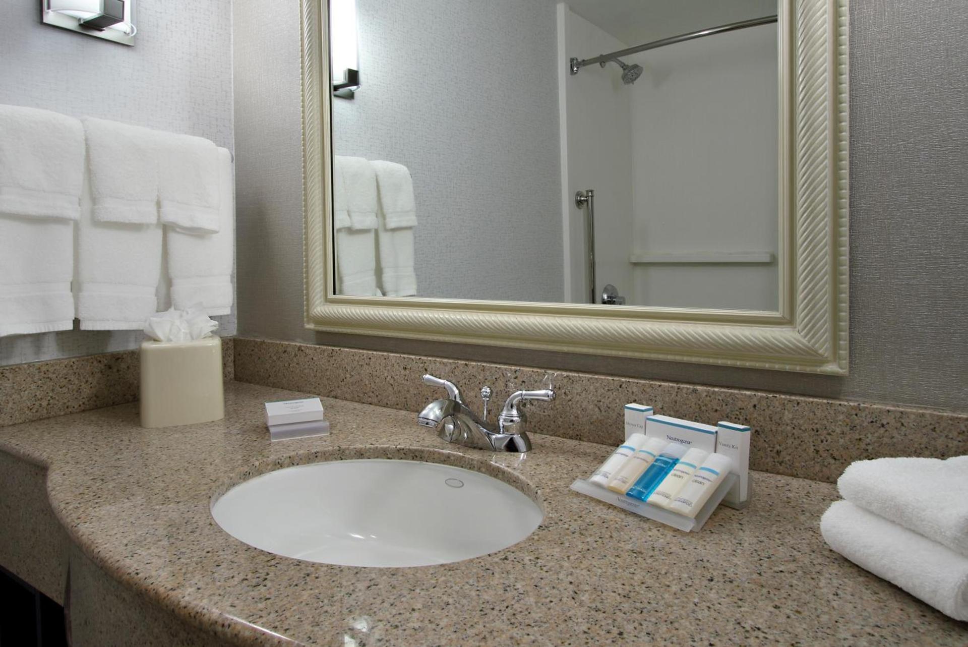 Hilton Garden Inn Sonoma County Airport photo 49