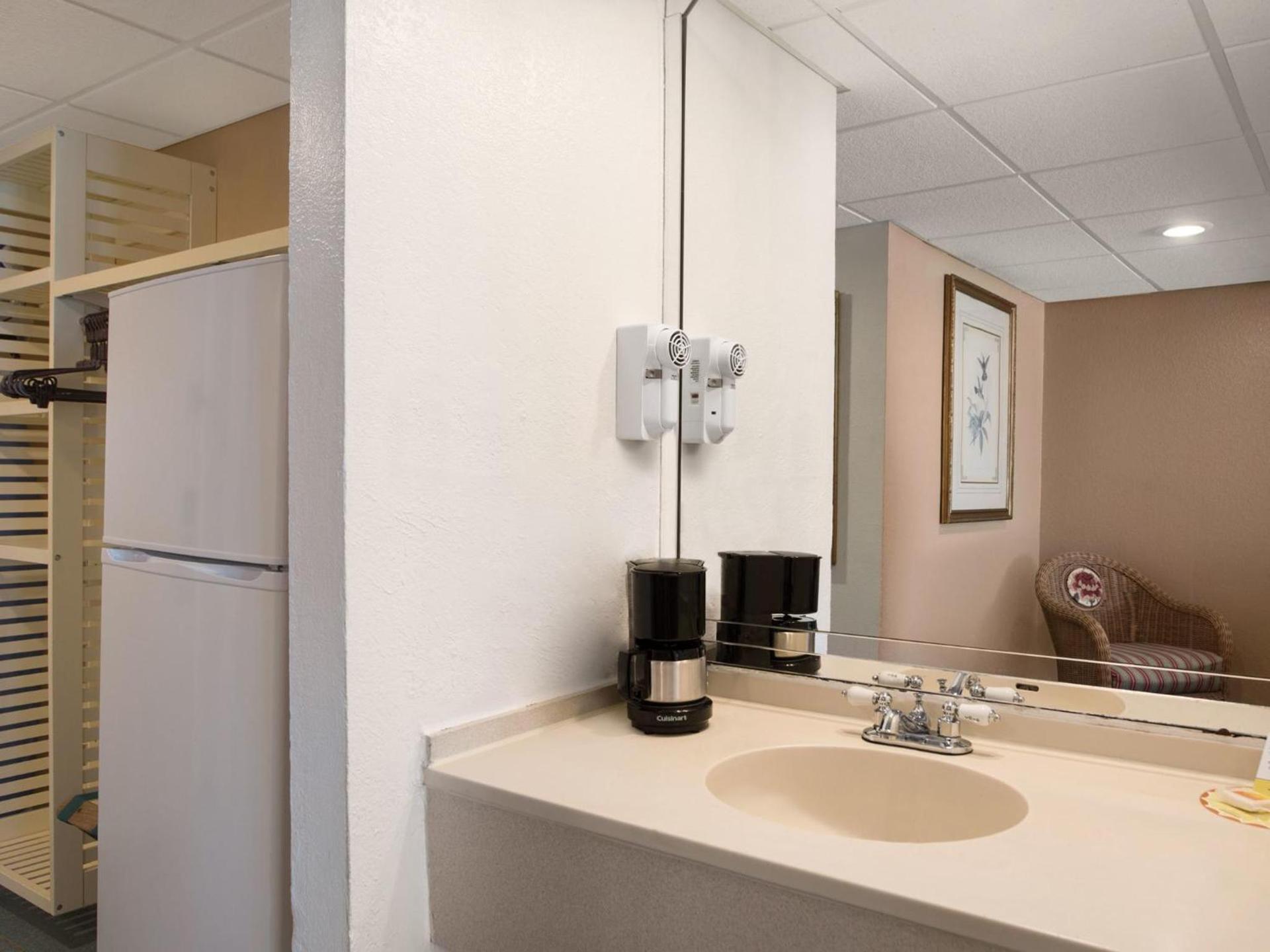 Days Inn by Wyndham Panama City Beach Beachfront Resort photo 23