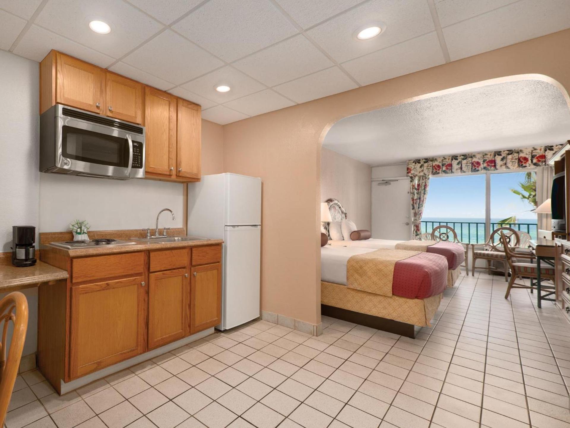 Days Inn by Wyndham Panama City Beach Beachfront Resort photo 30