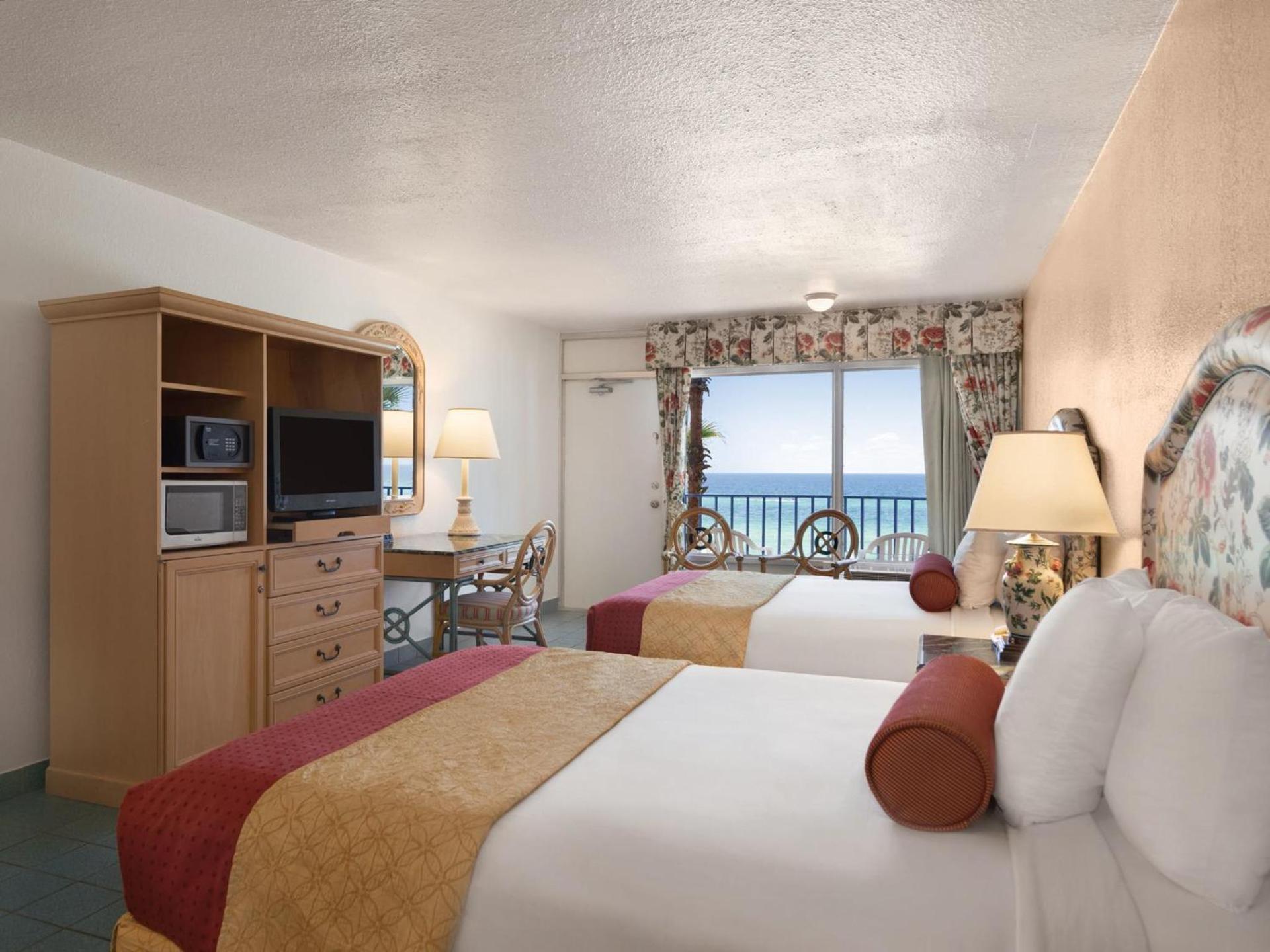Days Inn by Wyndham Panama City Beach Beachfront Resort photo 56