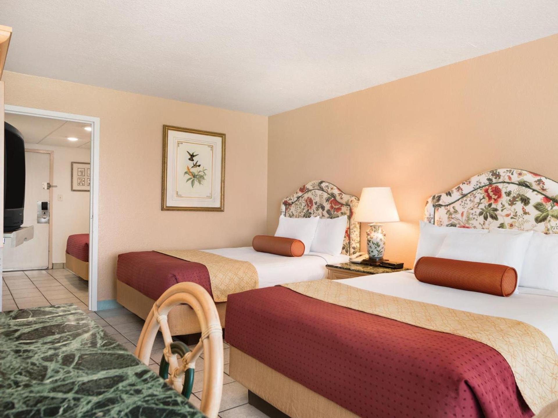 Days Inn by Wyndham Panama City Beach Beachfront Resort photo 29