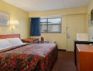 Days Inn by Wyndham Athens photo 33