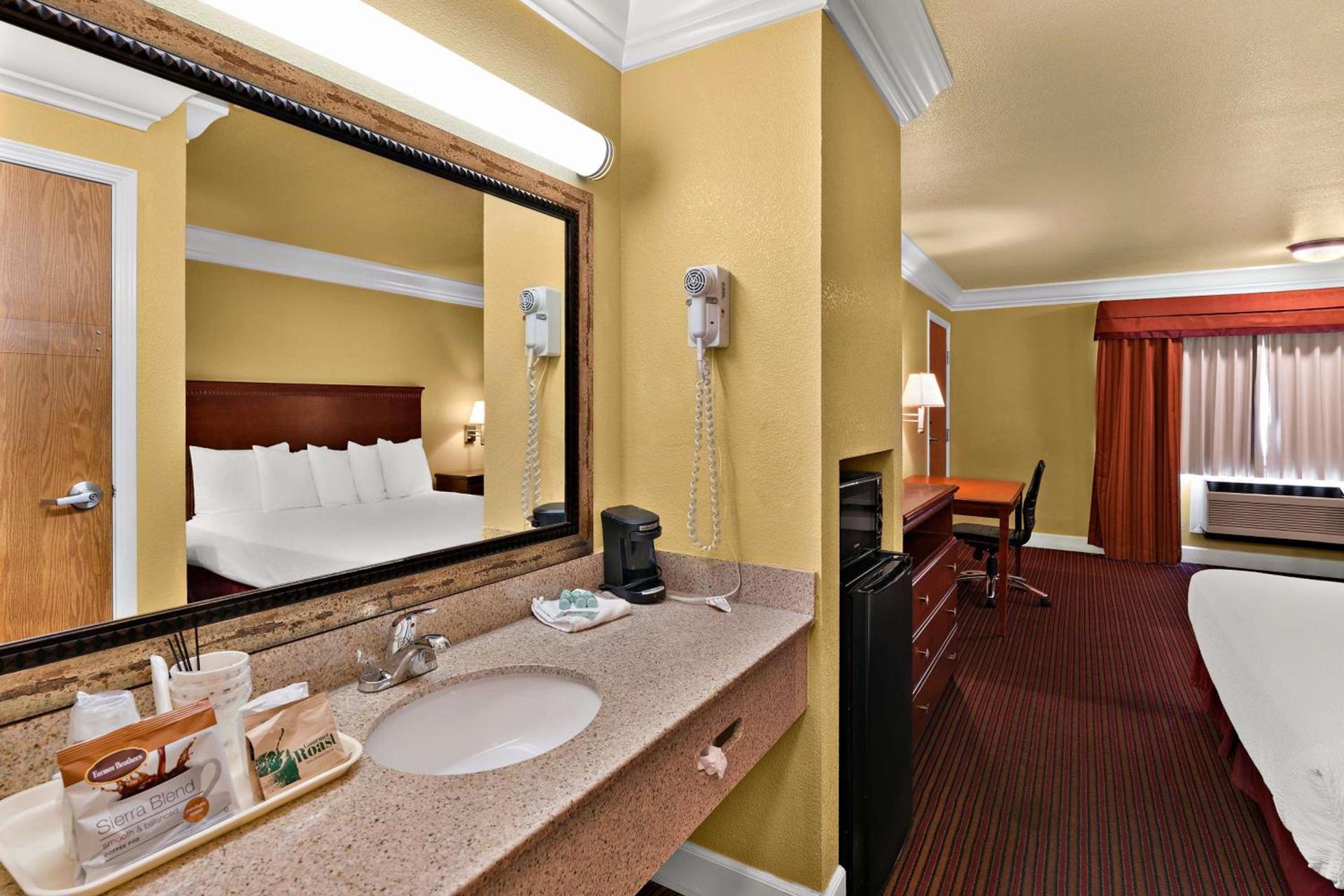 Best Western Willits Inn photo 13