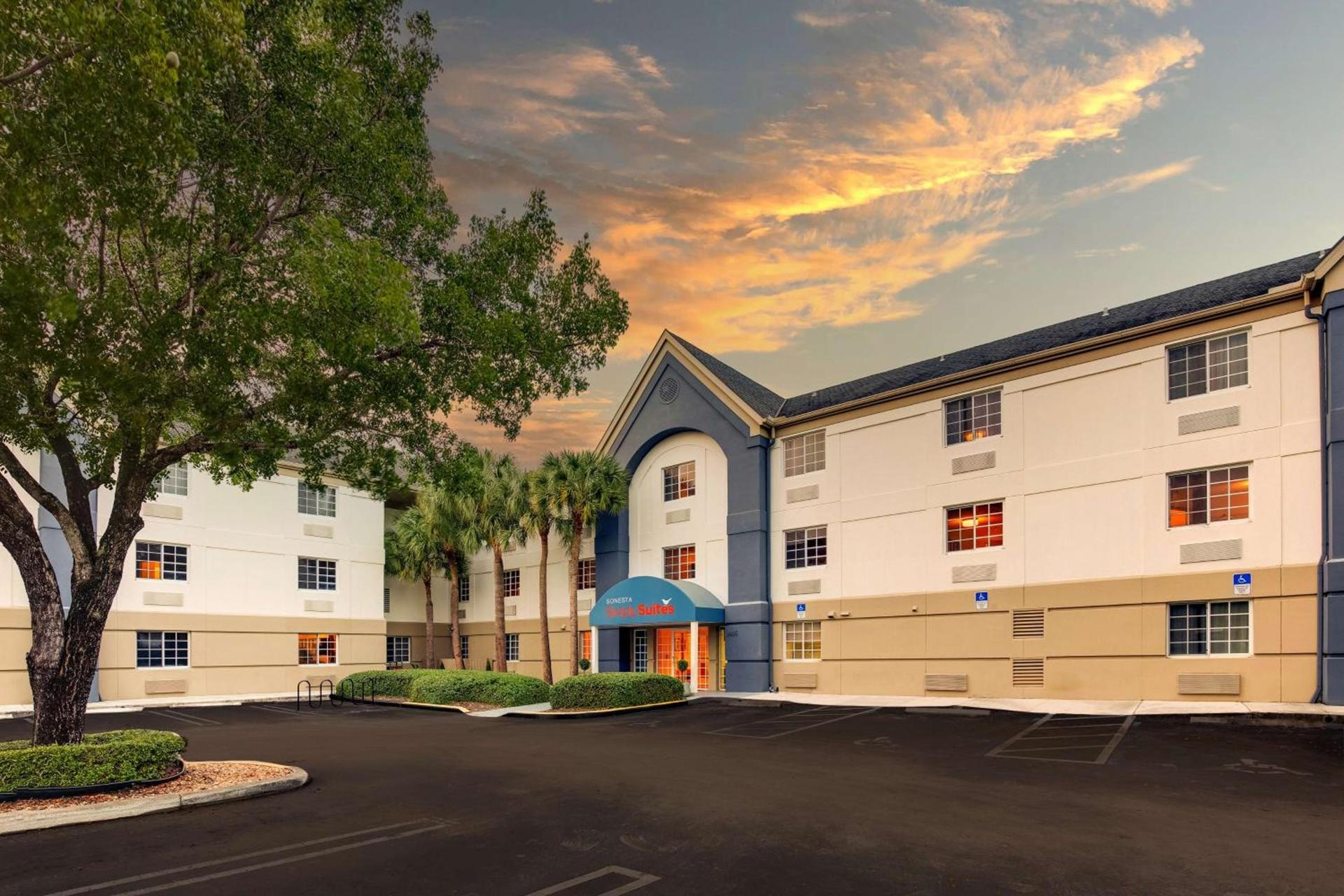 Sonesta Simply Suites Miami Airport Doral photo 3