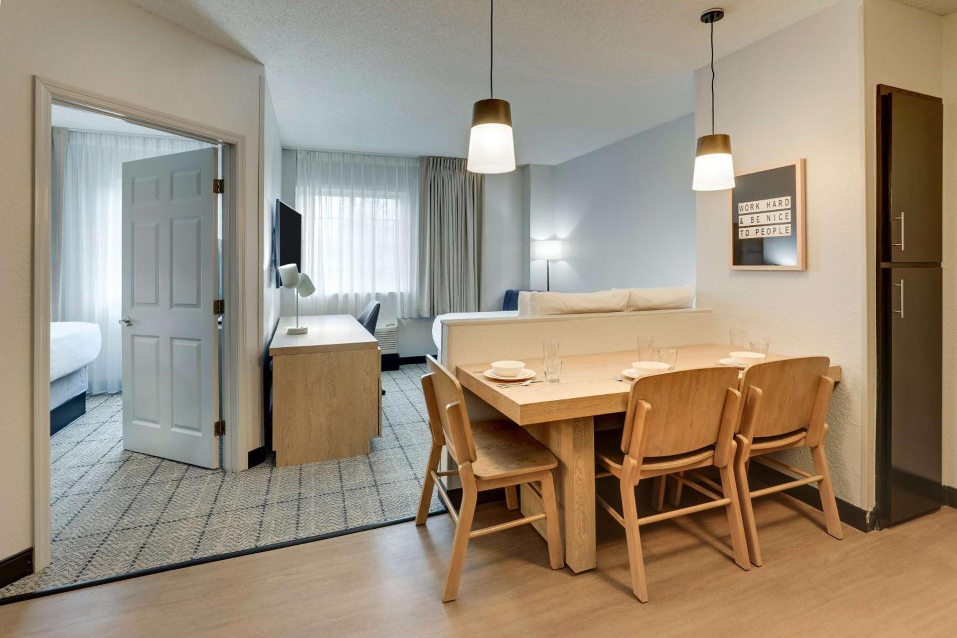 Sonesta Simply Suites Miami Airport Doral photo 6