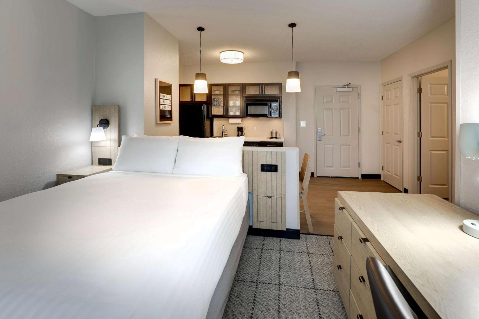 Sonesta Simply Suites Miami Airport Doral photo 10