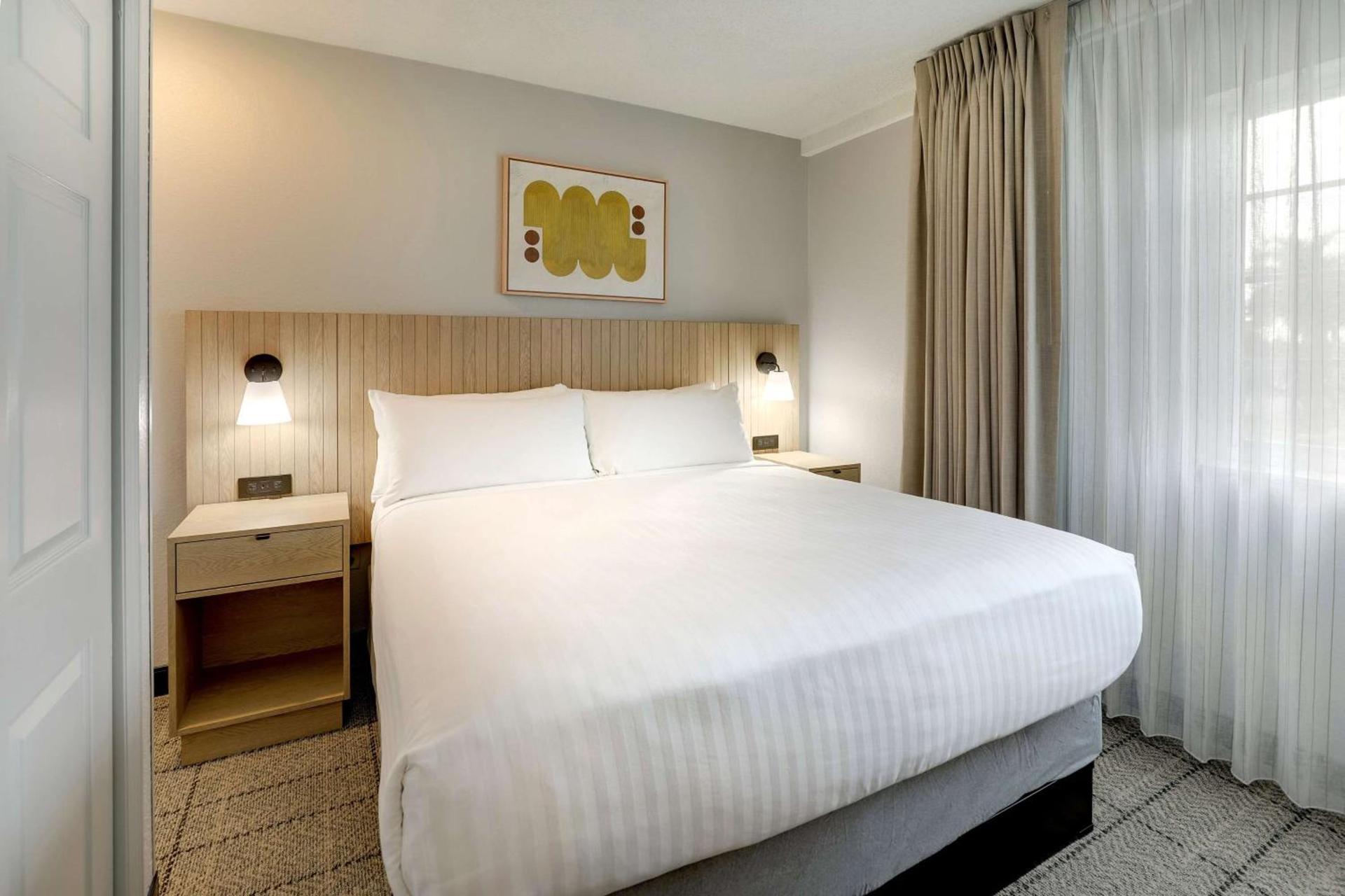 Sonesta Simply Suites Miami Airport Doral photo 11