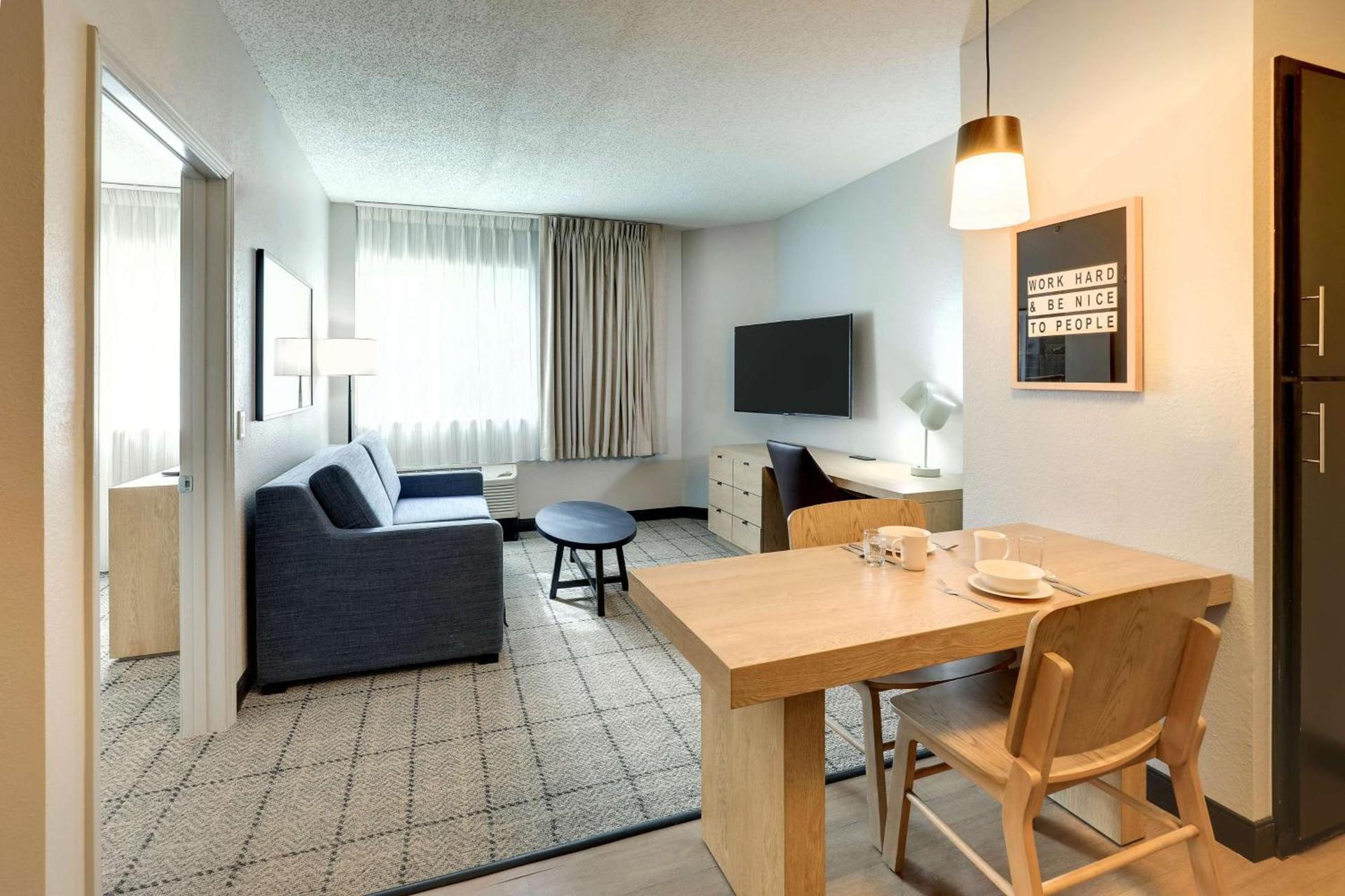 Sonesta Simply Suites Miami Airport Doral photo 13