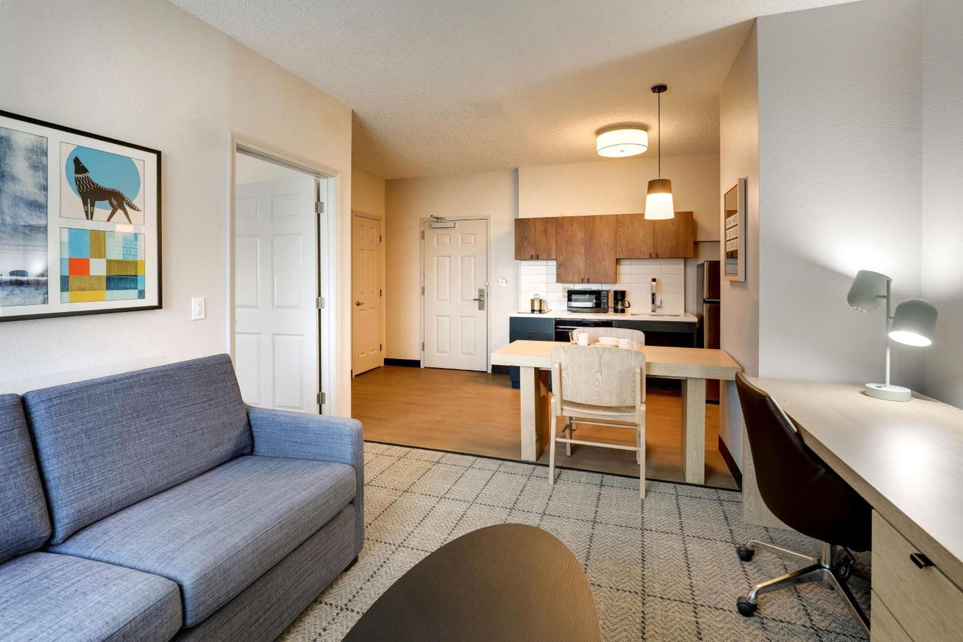 Sonesta Simply Suites Miami Airport Doral photo 16