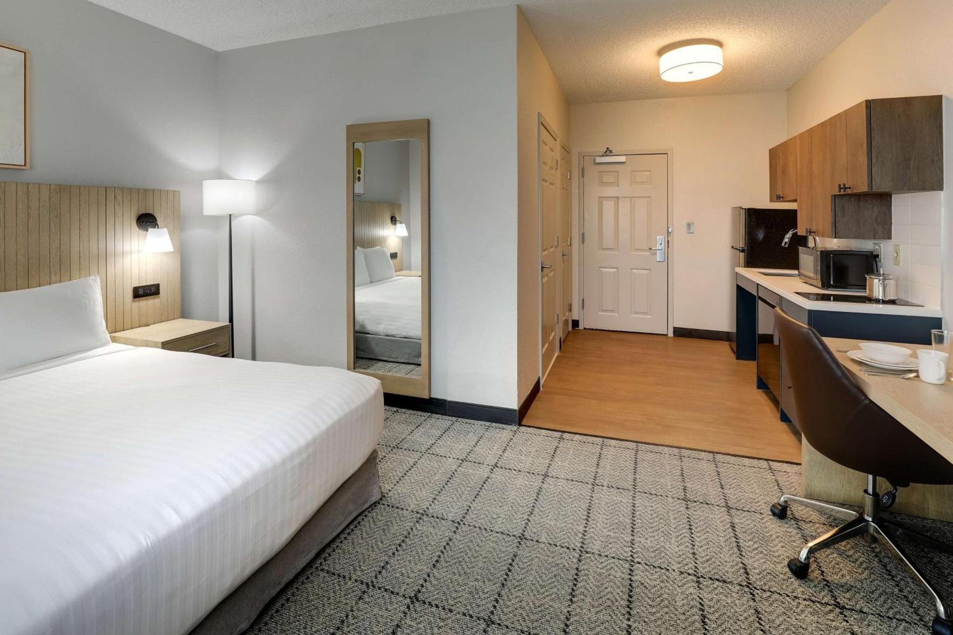 Sonesta Simply Suites Miami Airport Doral photo 19