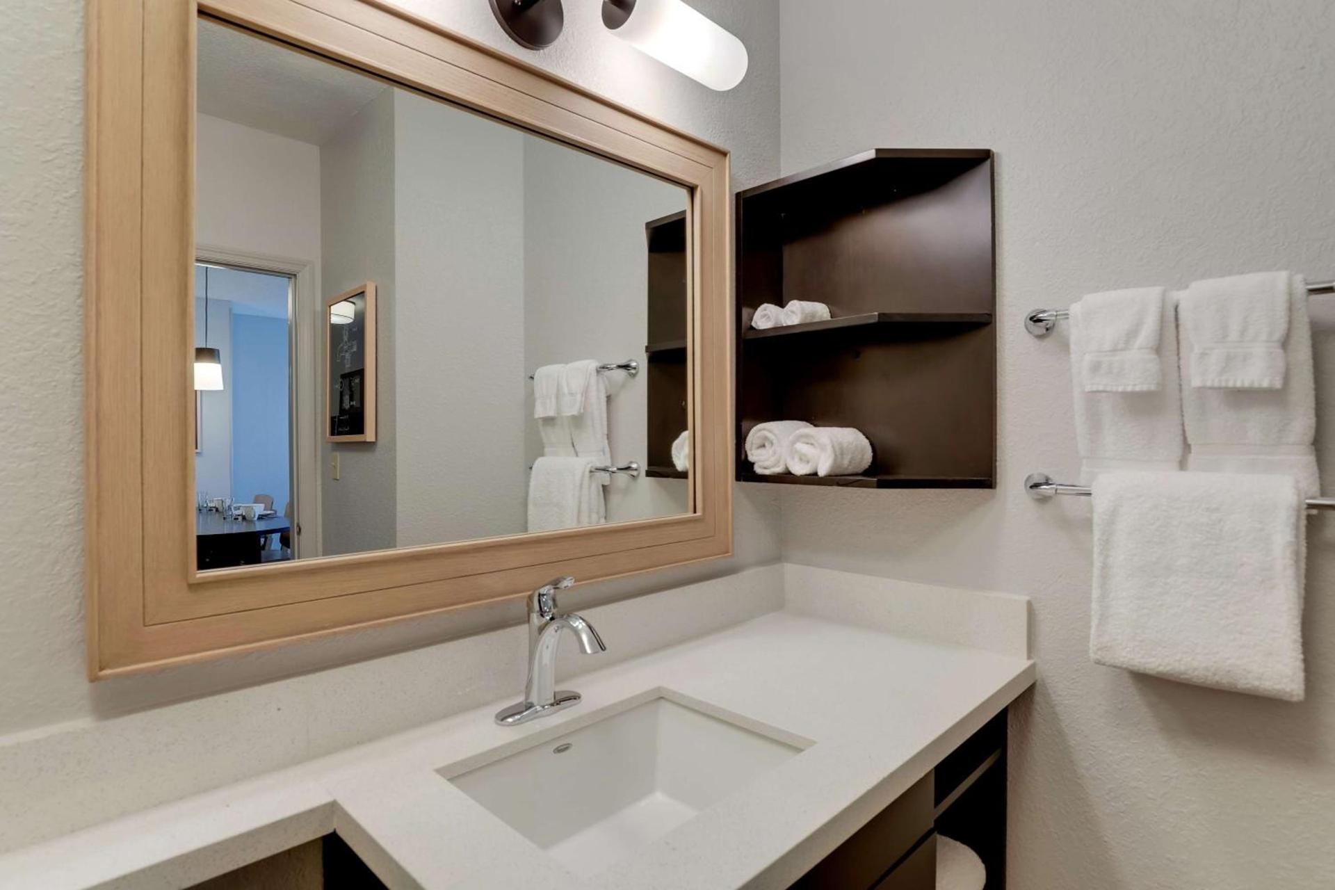Sonesta Simply Suites Miami Airport Doral photo 29
