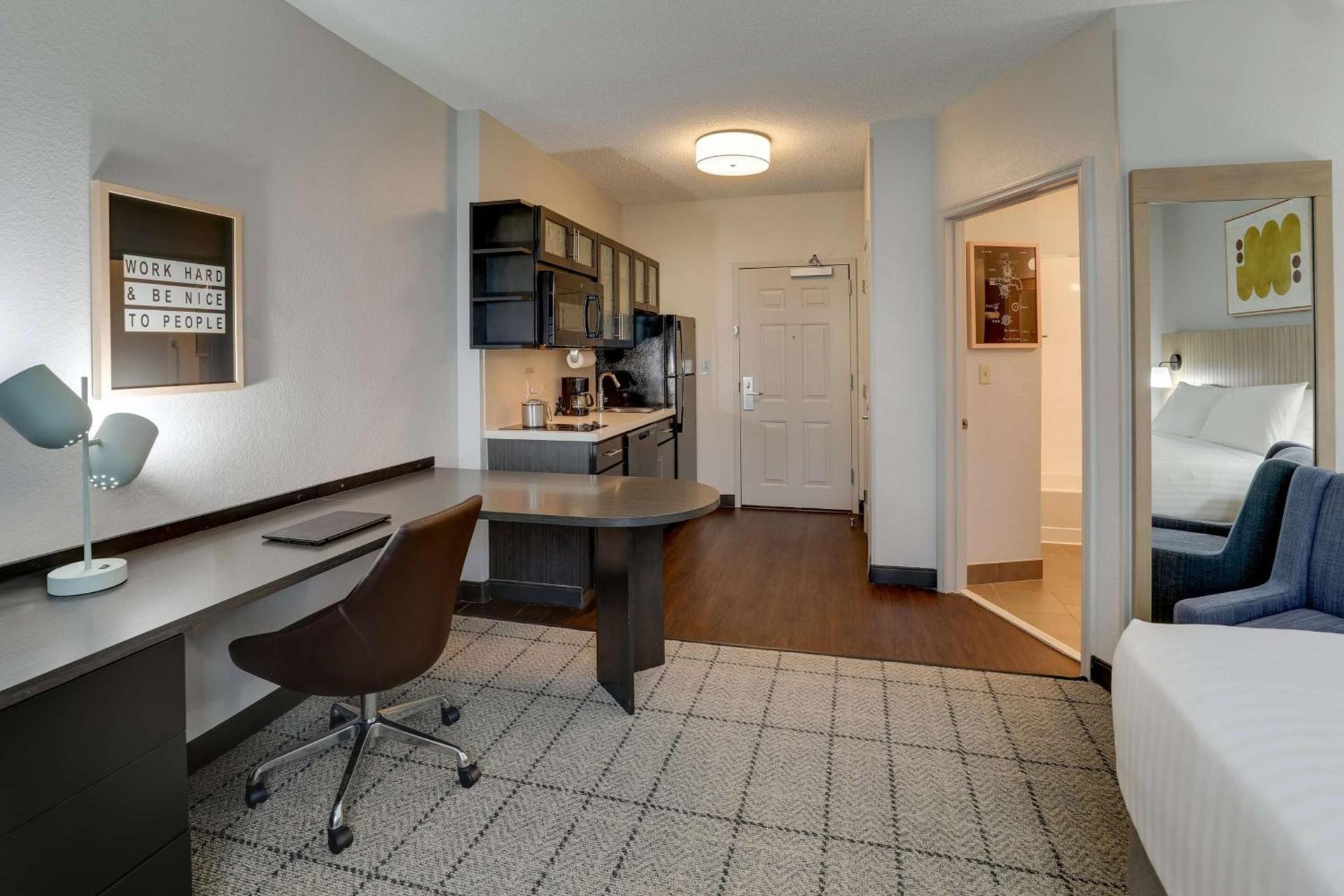 Sonesta Simply Suites Miami Airport Doral photo 28