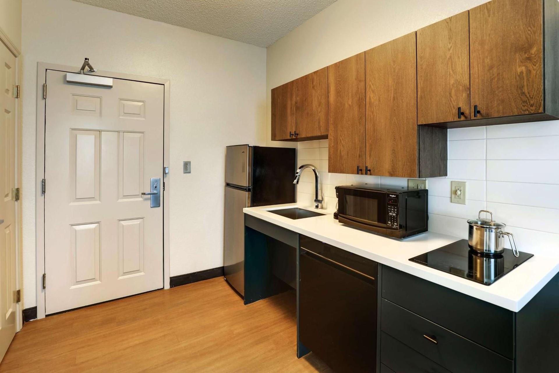 Sonesta Simply Suites Miami Airport Doral photo 32