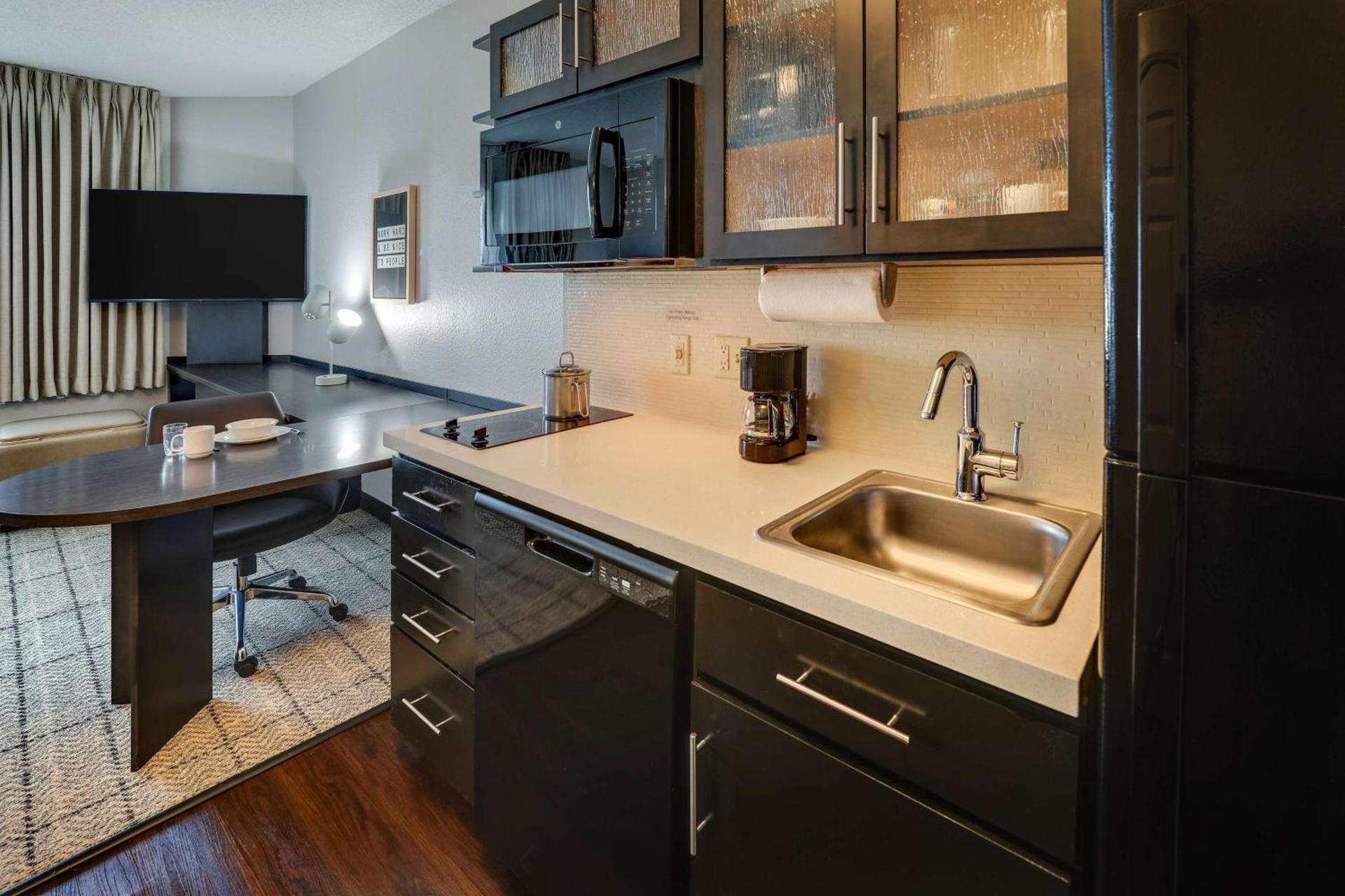 Sonesta Simply Suites Miami Airport Doral photo 37