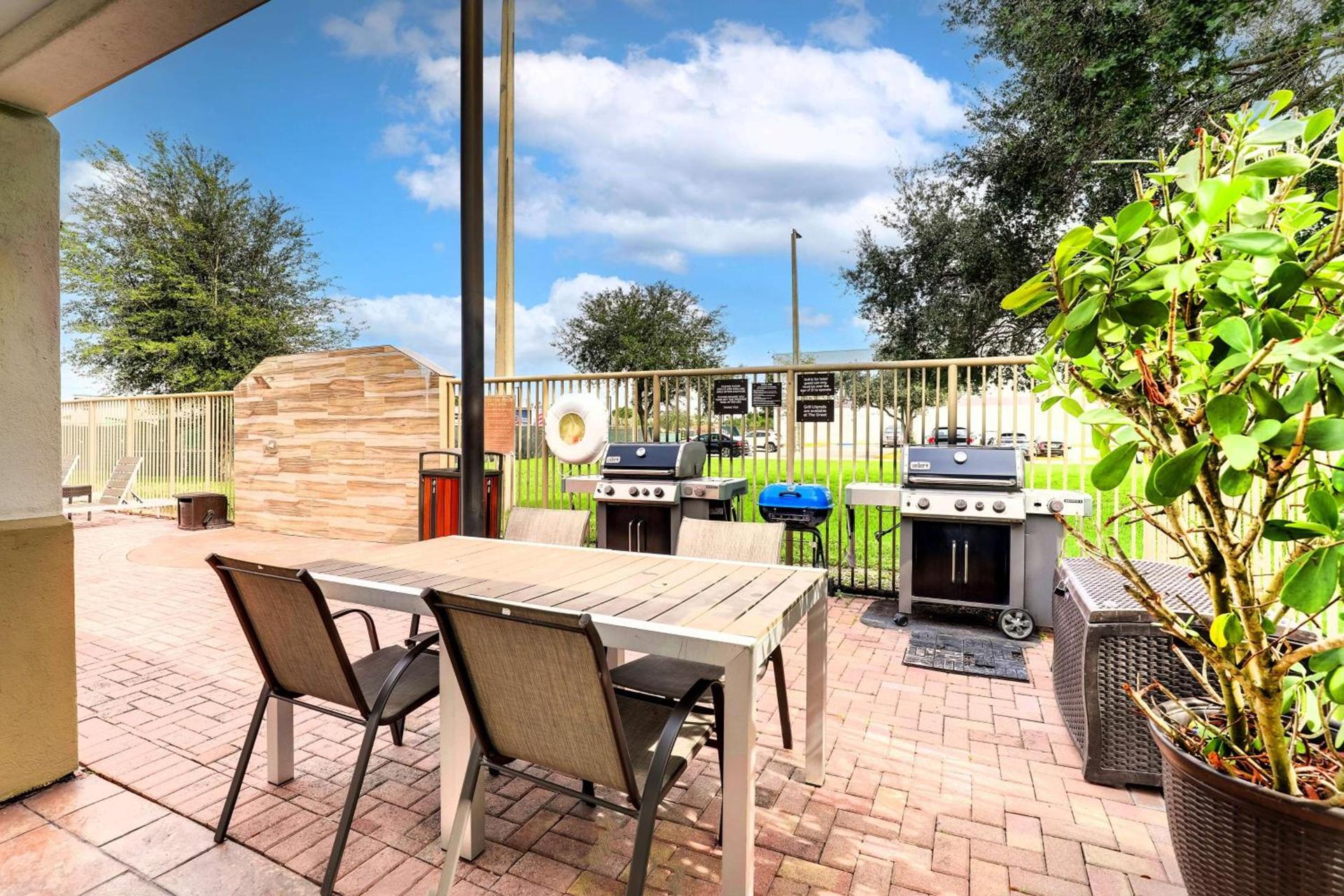 Sonesta Simply Suites Miami Airport Doral photo 42