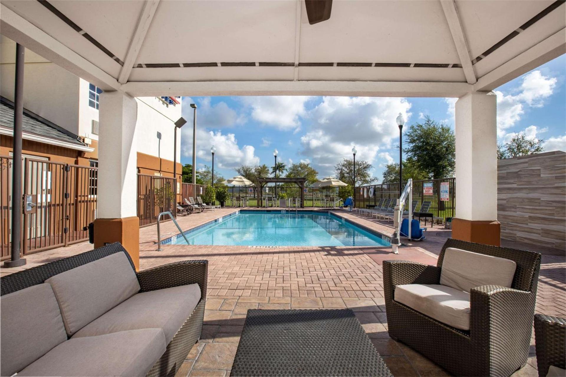 Sonesta Simply Suites Miami Airport Doral photo 46
