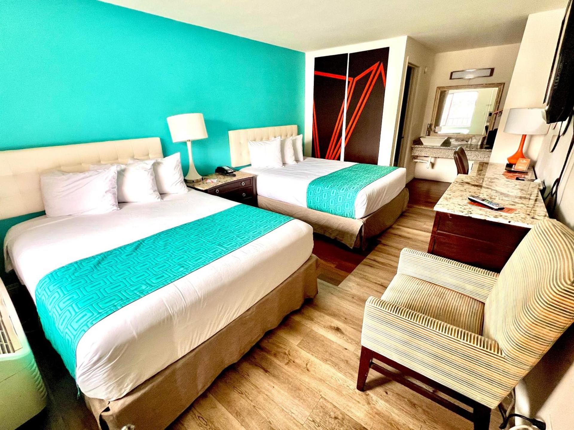 Howard Johnson by Wyndham Downtown Reno photo 1