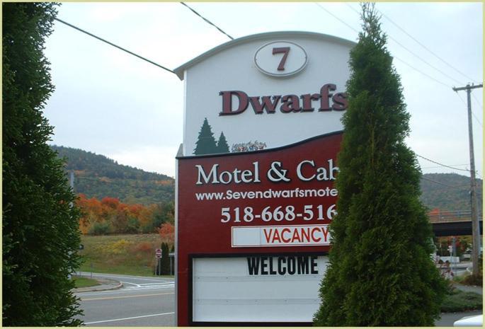Seven Dwarfs Motel & Cabins photo 83