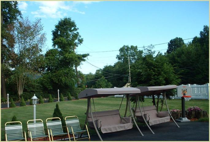 Seven Dwarfs Motel & Cabins photo 82