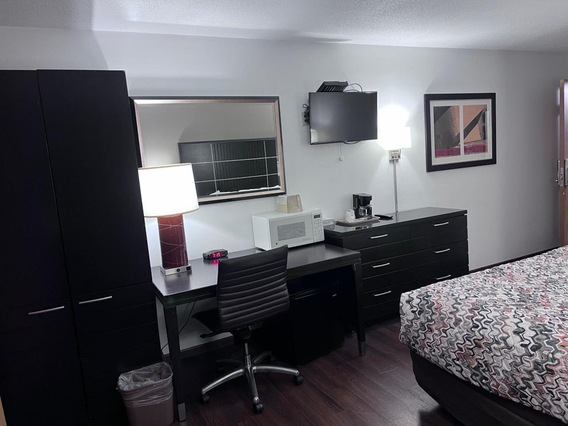 AmeriVu Inn photo 13