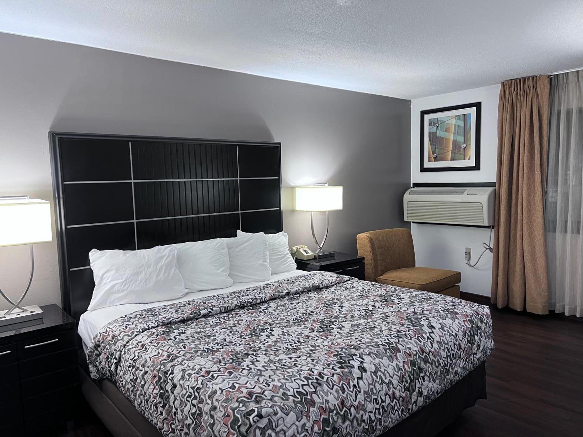 AmeriVu Inn photo 12