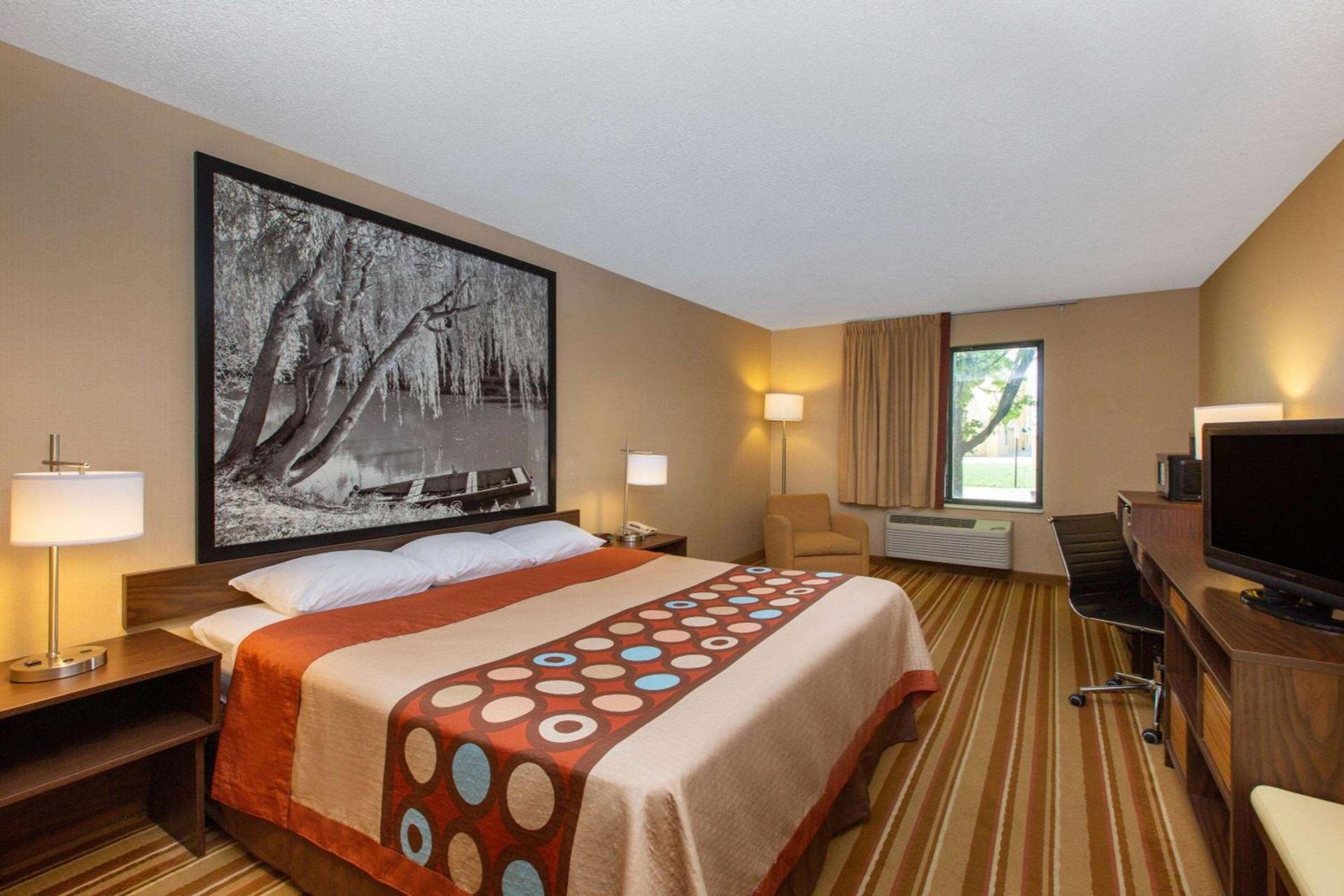 Super 8 by Wyndham Salina I-70 photo 20