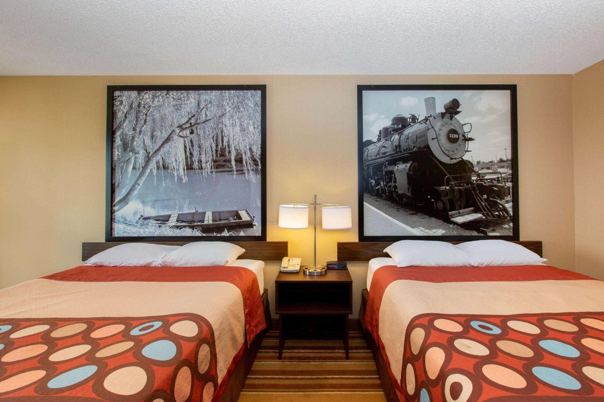 Super 8 by Wyndham Salina I-70 photo 26